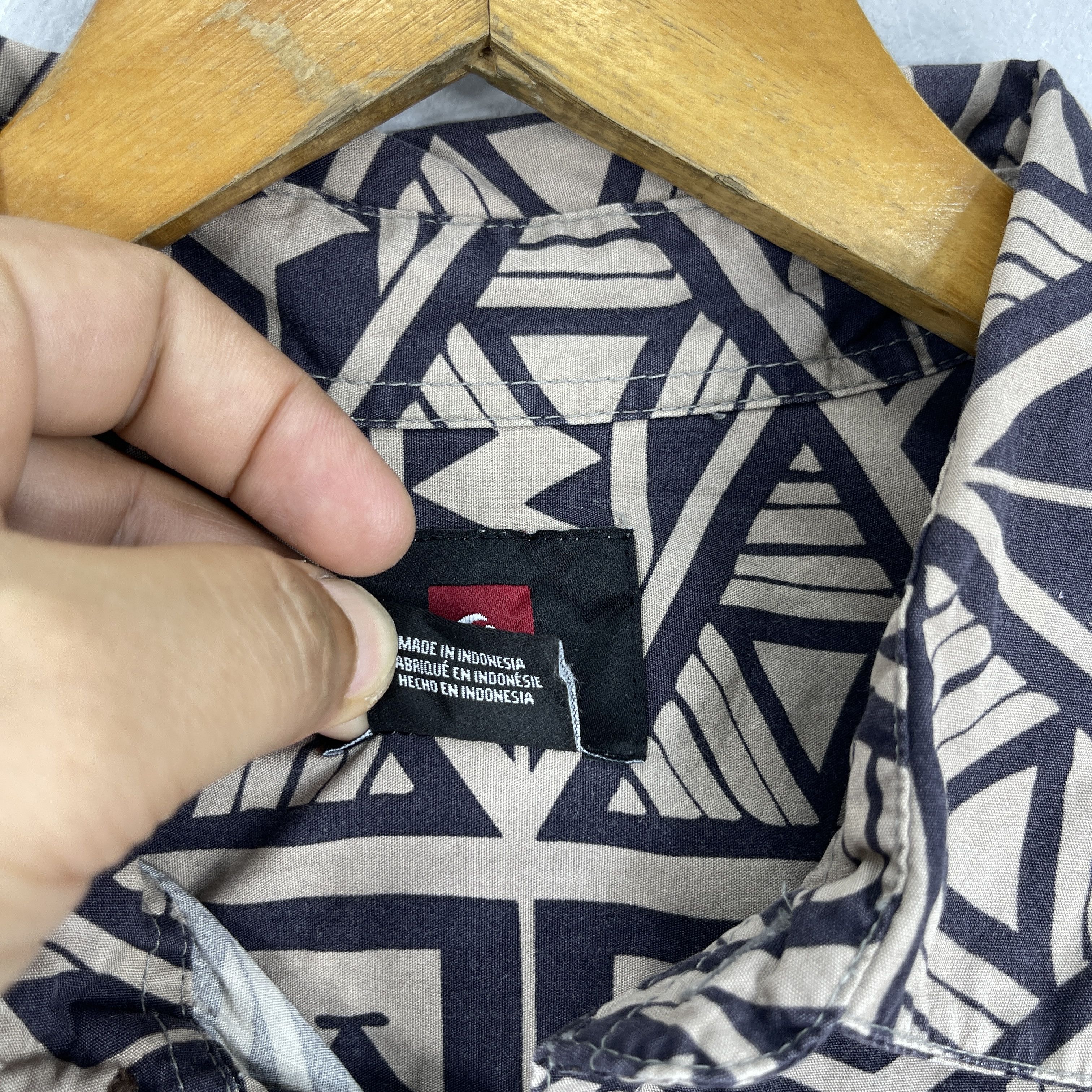 Quiksilver Vintage QUIKSILVER Abstract Native Pattern Printed Shirt Size US M / EU 48-50 / 2 - 6 Thumbnail
