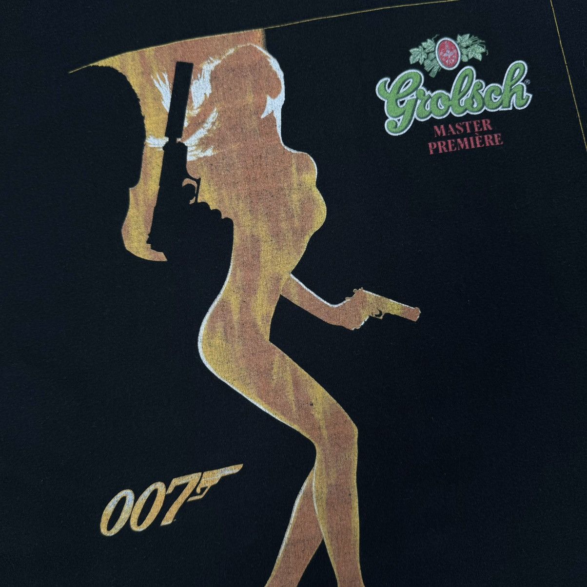 Vintage Vintage 007 James Bond The World Is Not Enough 90s T Shirt Size US XL / EU 56 / 4 - 6 Thumbnail