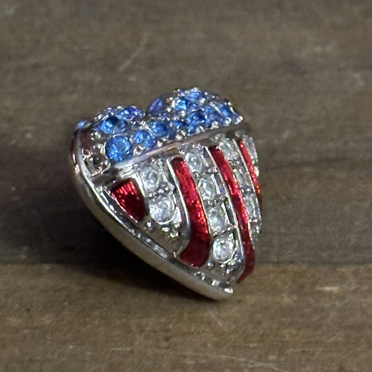 Swarovski Swarovski crystal brave heart patriotic tac pin Size ONE SIZE - 6 Thumbnail