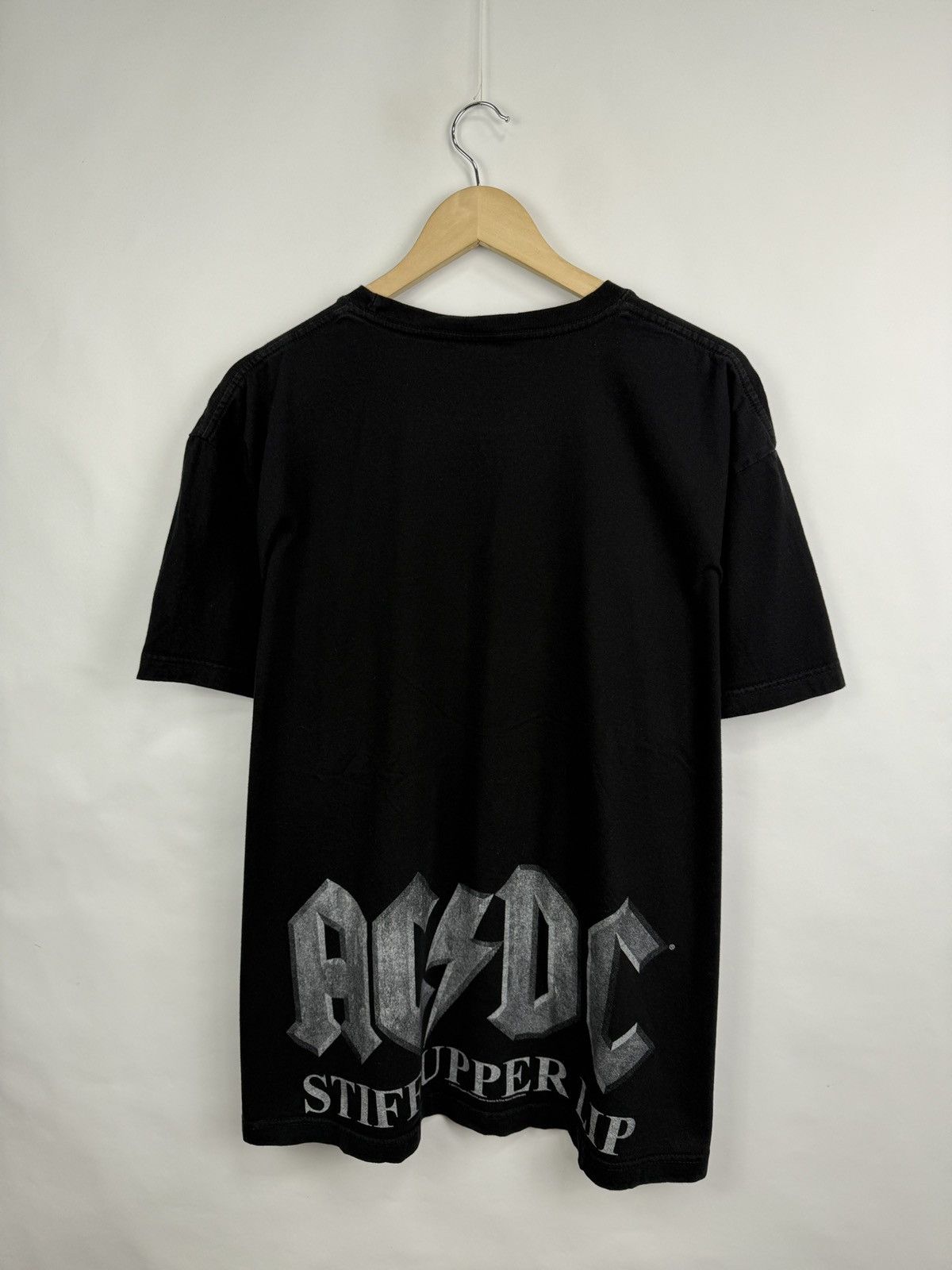 AC/DC 🇺🇸 Vintage 2010 AC/DC Stiff Upper Lip Angus Young T-Shirt Y2K Size US XXL / EU 58 / 5 - 6 Thumbnail