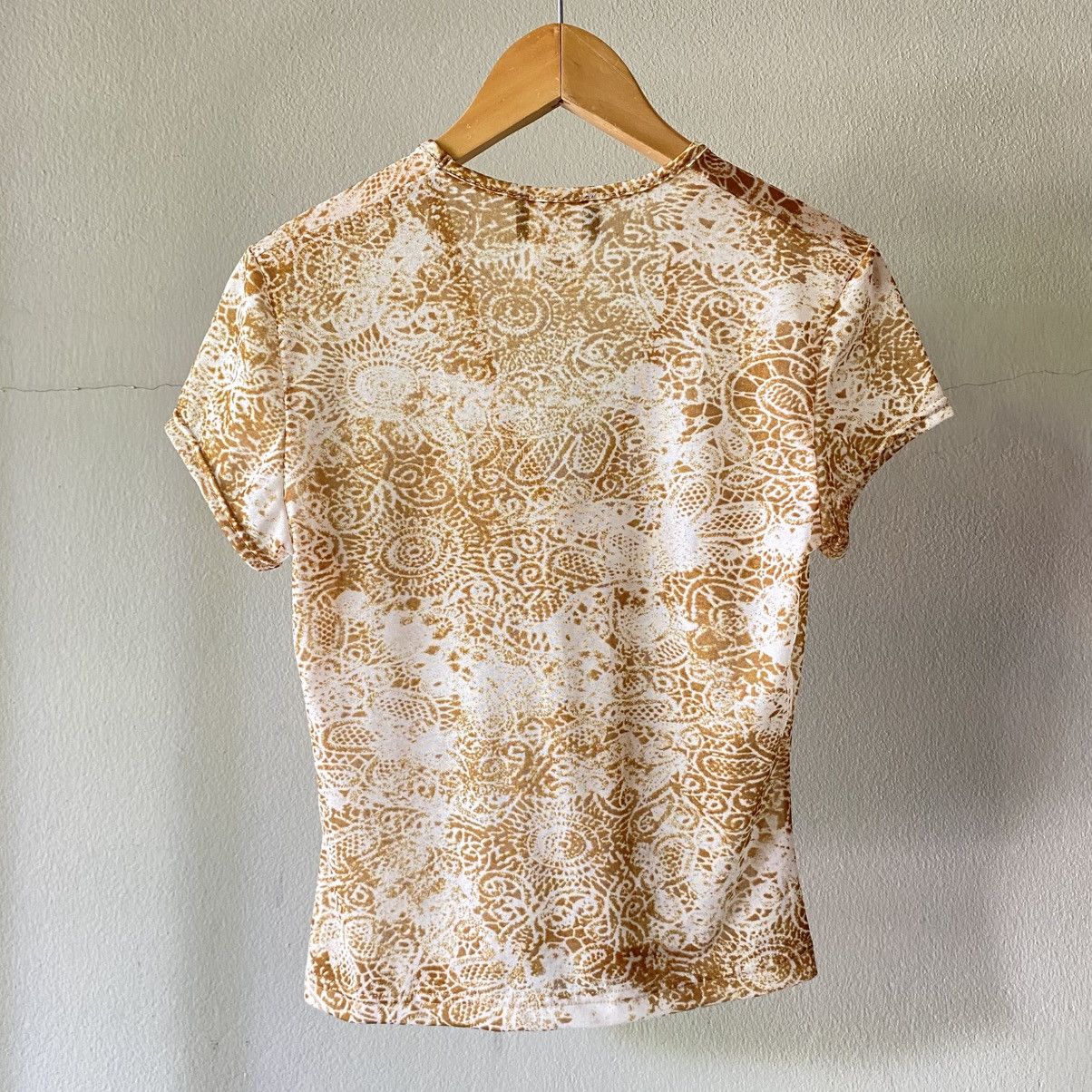 Morgan De Toi MORGAN DE TOI Y2K Beige Lace-Print V-Neck Tee Mesh Size S / US 4 / IT 40 - 17 Thumbnail