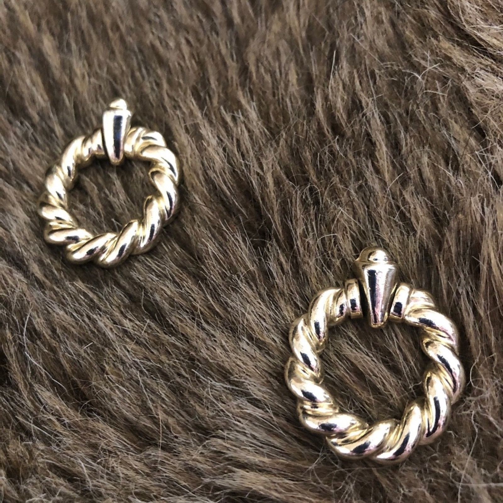 Vintage Vintage gold tone wreath style pierced earrings Size ONE SIZE - 3 Thumbnail