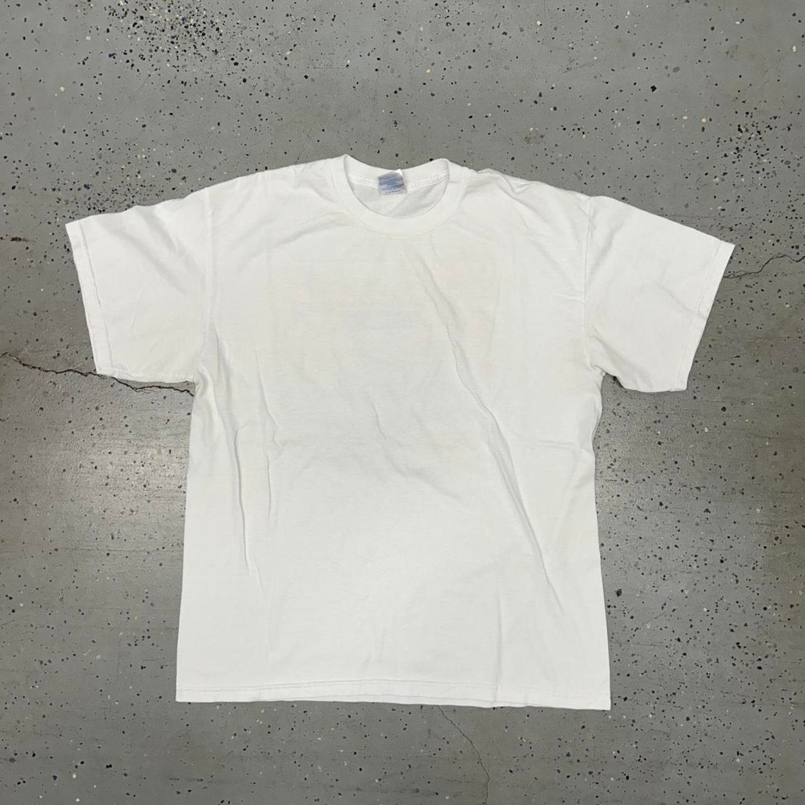 Gildan Y2K white Prowlin Tiger car graphic t-shirt Size US L / EU 52-54 / 3 - 4 Thumbnail