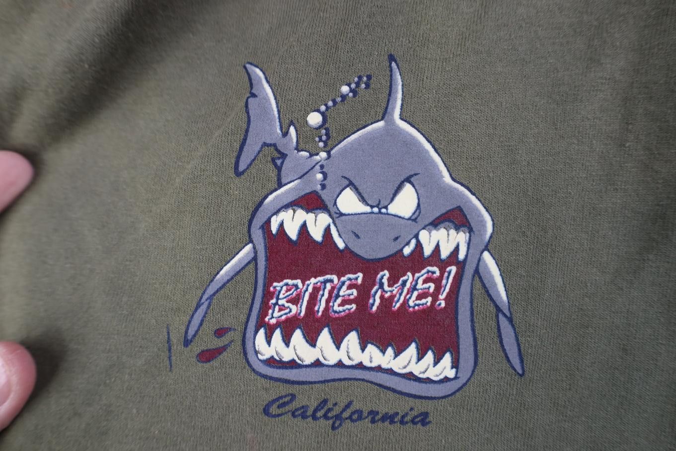 Vintage Vintage 90s Y2K Streetwear Bite Me Shark California T-Shirt Size US L / EU 52-54 / 3 - 4 Thumbnail
