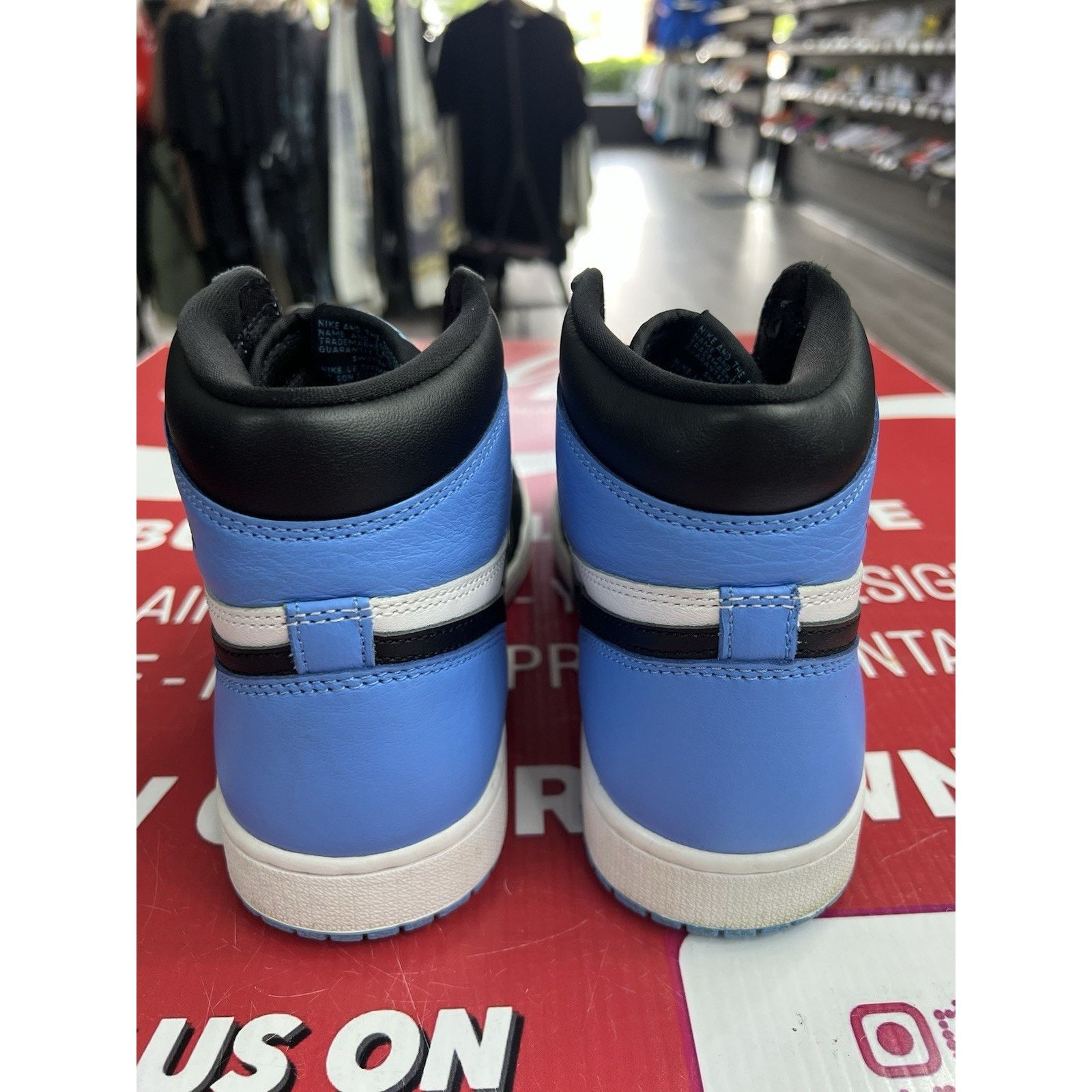 Jordan Brand Air Jordan 1 Retro High OG UNC Toe Size 8.5 (DZ5485-400) Size US 8.5 / EU 41-42 - 5 Thumbnail