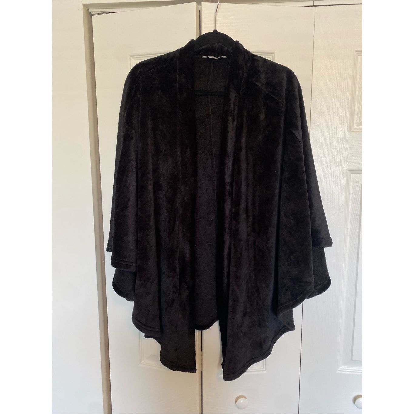 FUZZI Ekouaer Black Fuzzy Lightweight Blanket Shaw, Size Large Size L / US 10 / IT 46 - 2 Thumbnail