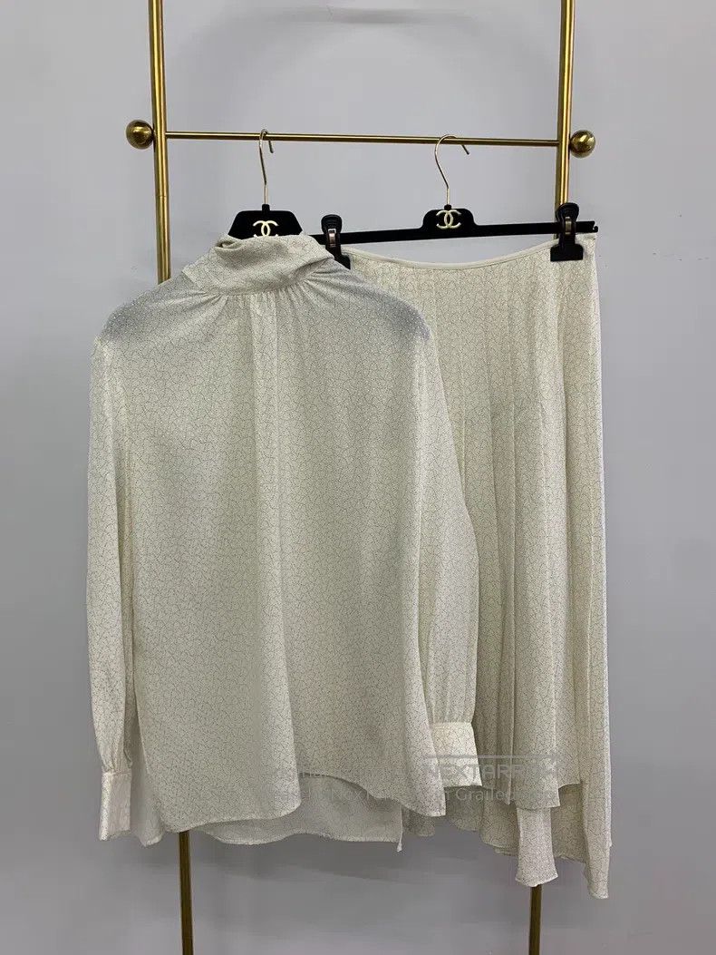 Fendi Fendi White print silk shirt and skirt set Size XS / US 0-2 / IT 36-38 - 1 Thumbnail
