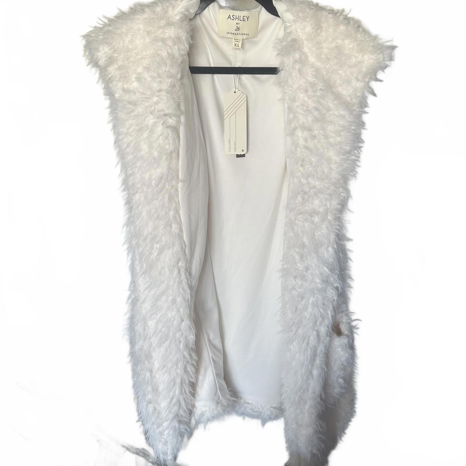 Ashley Marc Hovelle Ashley By 26 International Cozy White Faux Fur Vest - XL Size XL / US 12-14 / IT 48-50 - 1 Thumbnail