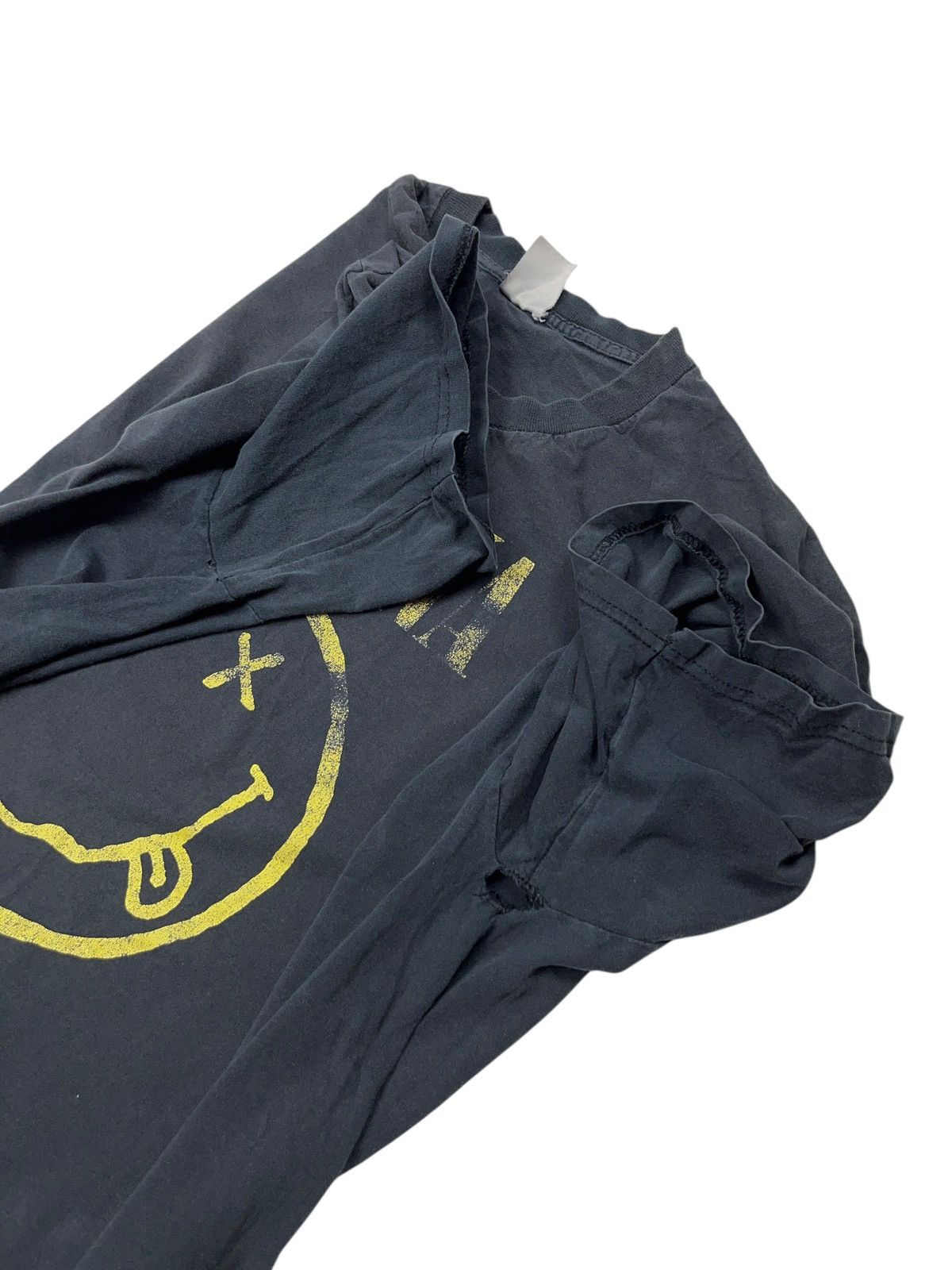 Band Tees Vintage 1992 Nirvana Smiley Face Distressed T-shirt Size US XL / EU 56 / 4 - 12 Thumbnail