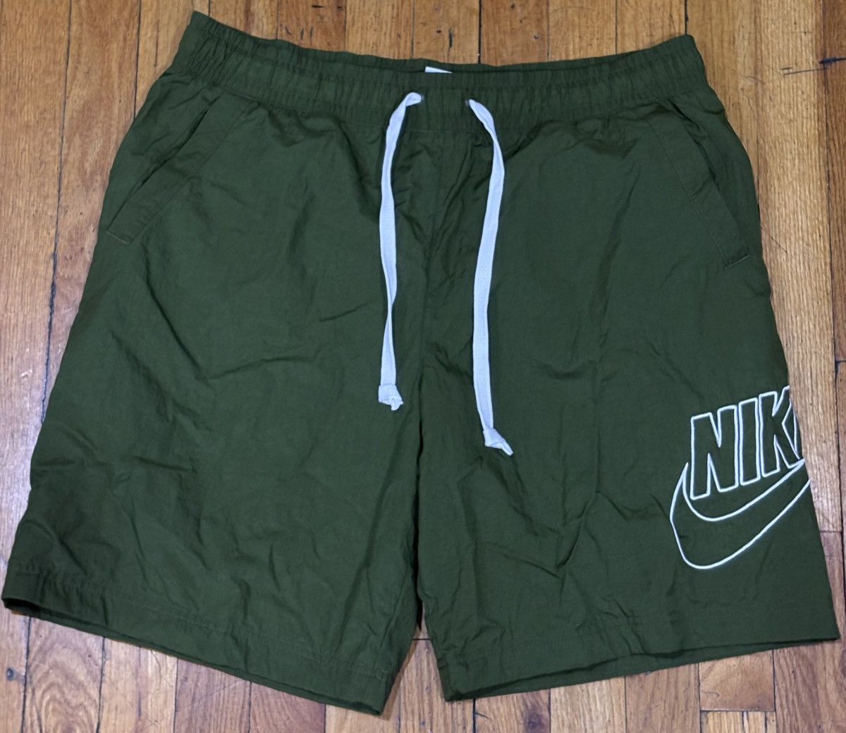 Vintage Nike Nylon Olive shorts size Large