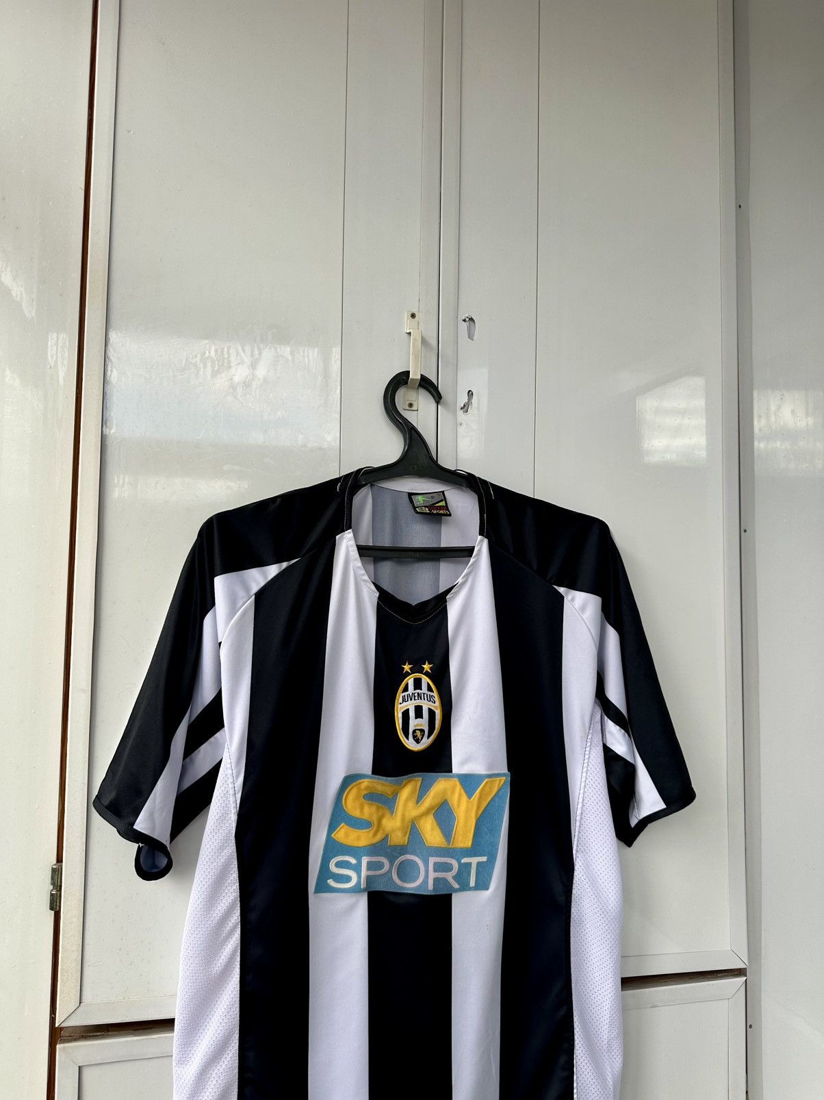 Other Vintage Soccer Jersey Juventus Style Size US L / EU 52-54 / 3 - 5 Thumbnail