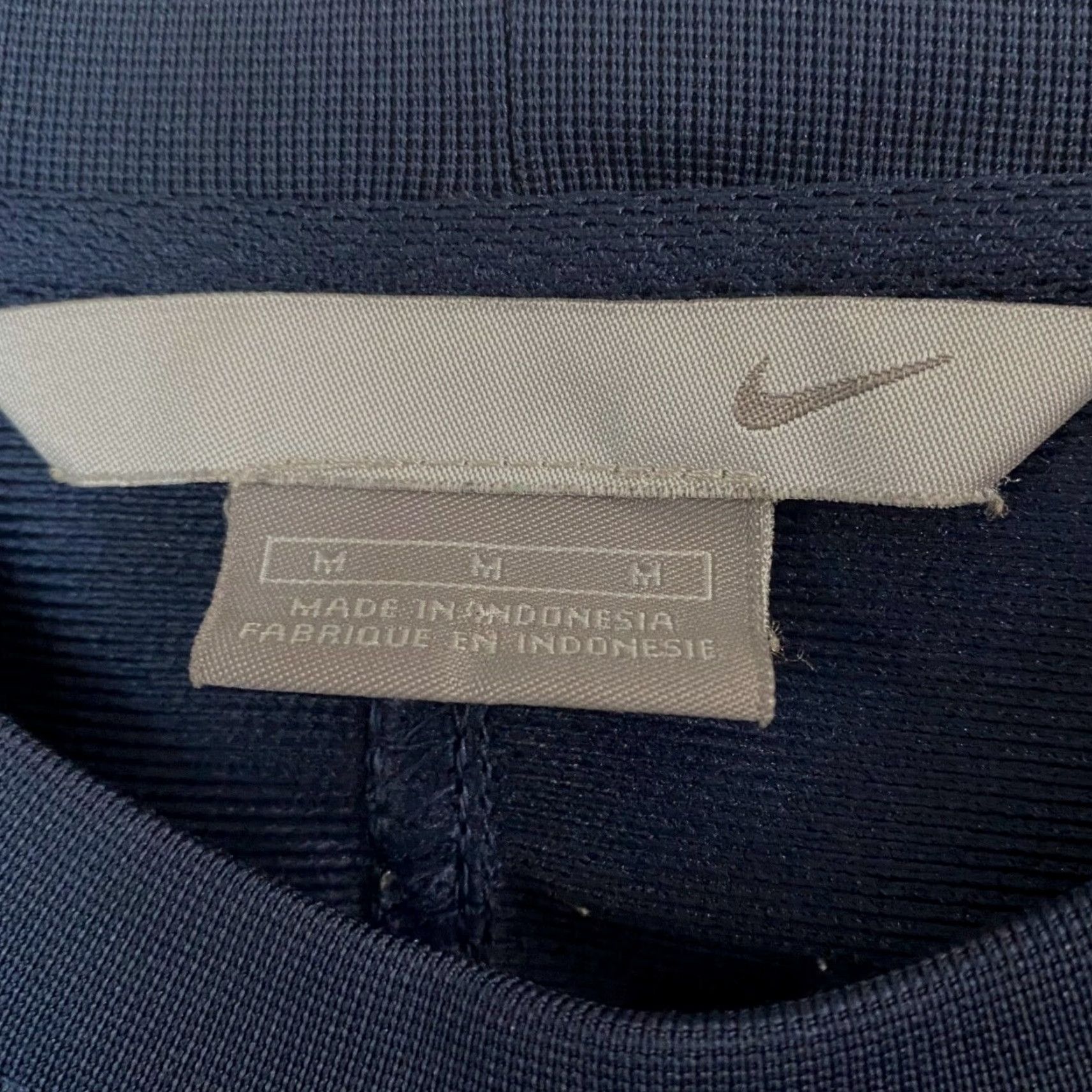 Nike VINTAGE Nike Y2 Embroidered Swoosh Performance Shirt Navy Blue Athletic Mens Medium M Size US M / EU 48-50 / 2 - 6 Thumbnail