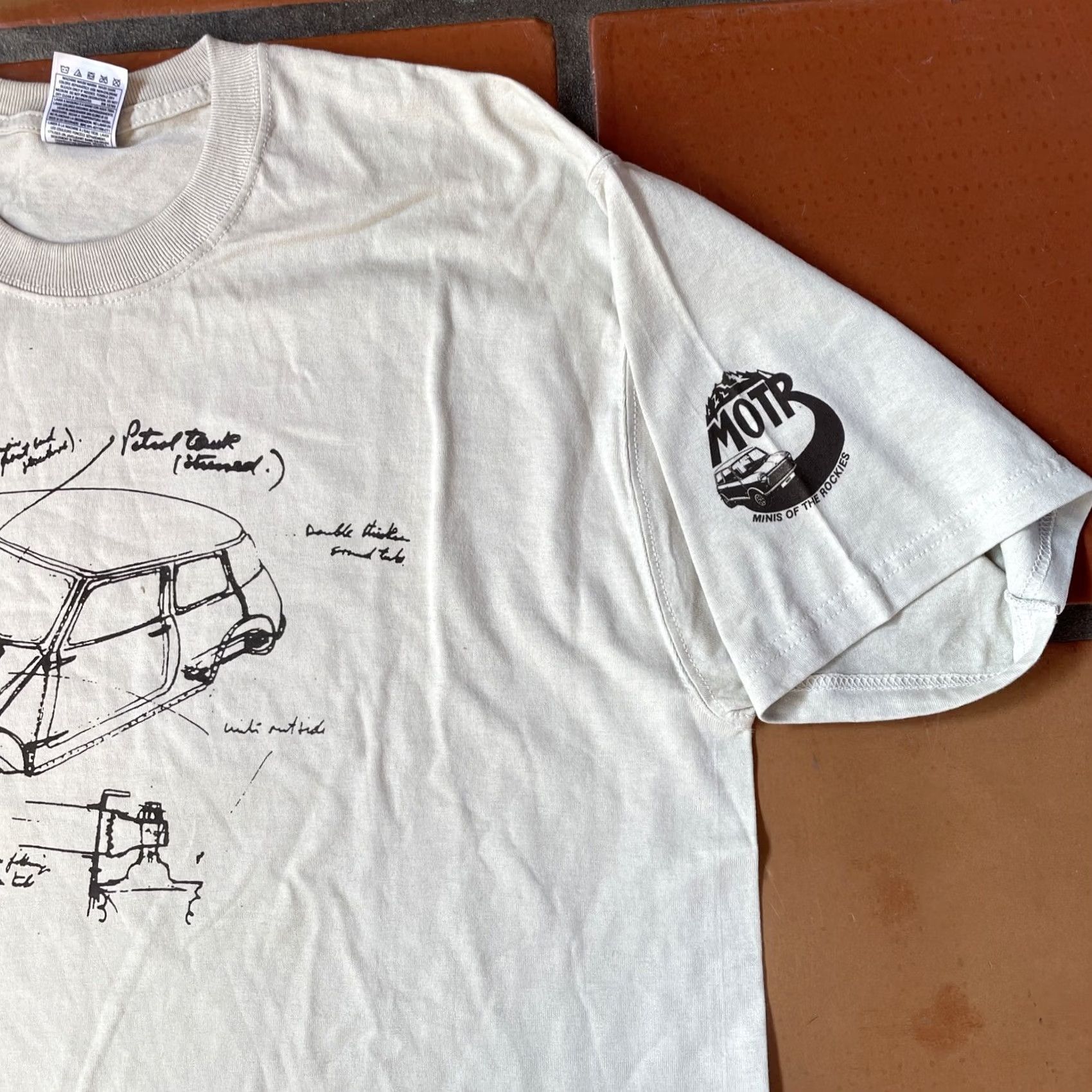 Fruit Of The Loom VINTAGE Fruit Of The Loom Men’s XL Beige T Shirt MINI Of The Rockies Graphic Tee Size US XL / EU 56 / 4 - 7 Thumbnail