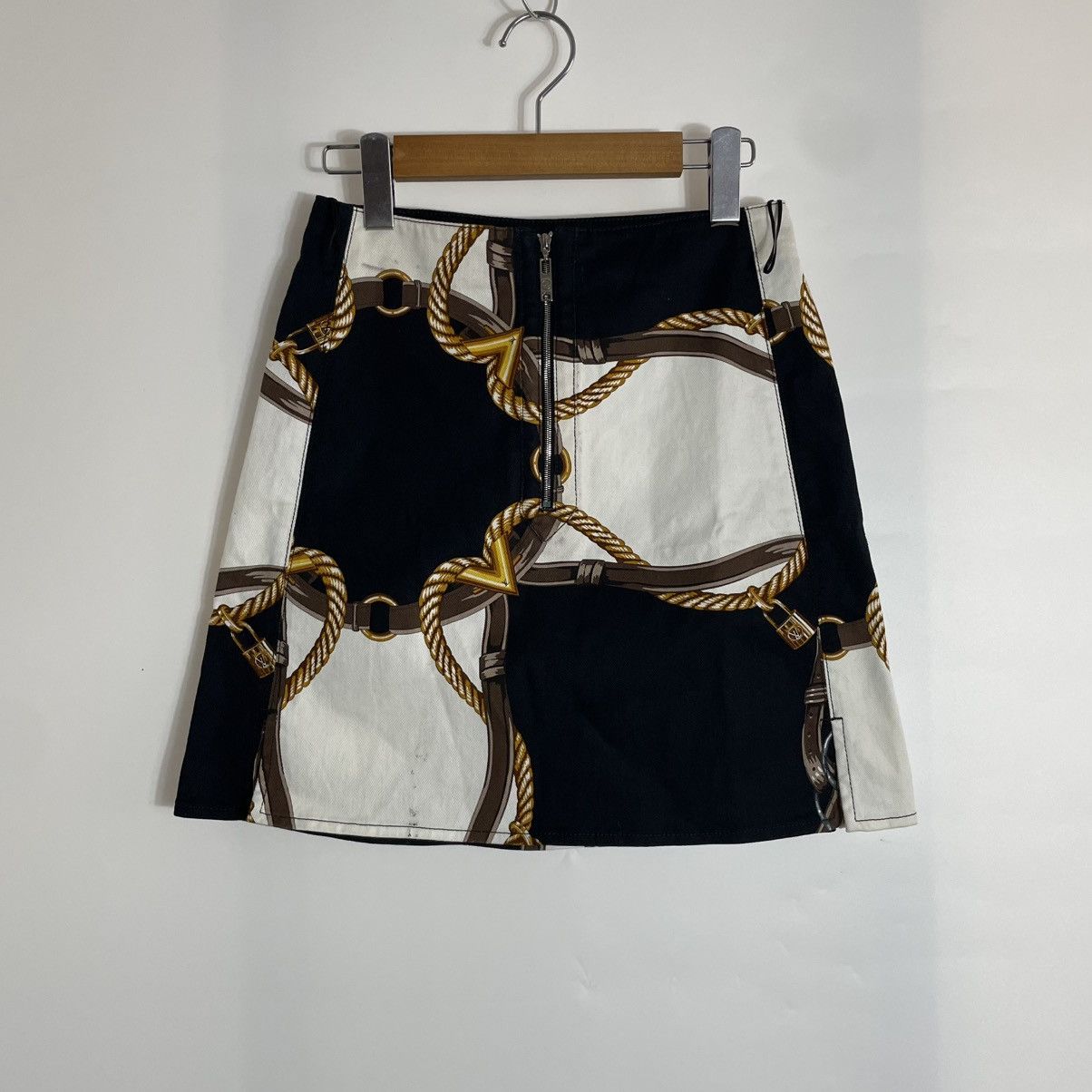 Louis Vuitton Louis Vuitton Skirt Laser print Size 26" / US 2 / IT 38 - 1 Thumbnail