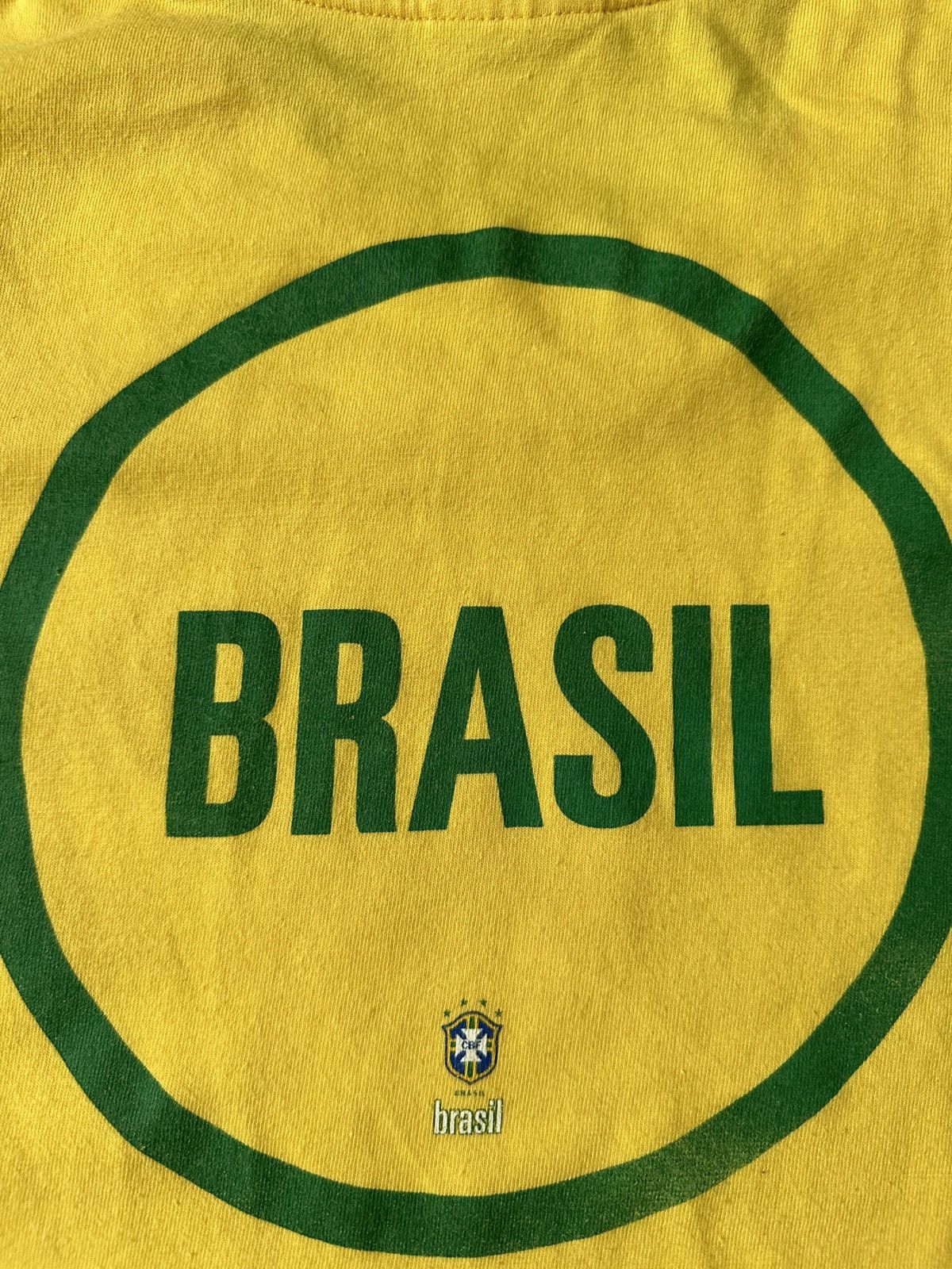 Nike Nike Vintage 90s Brazil Soccer Team Big logo T shirt hype y2 Size US M / EU 48-50 / 2 - 7 Thumbnail