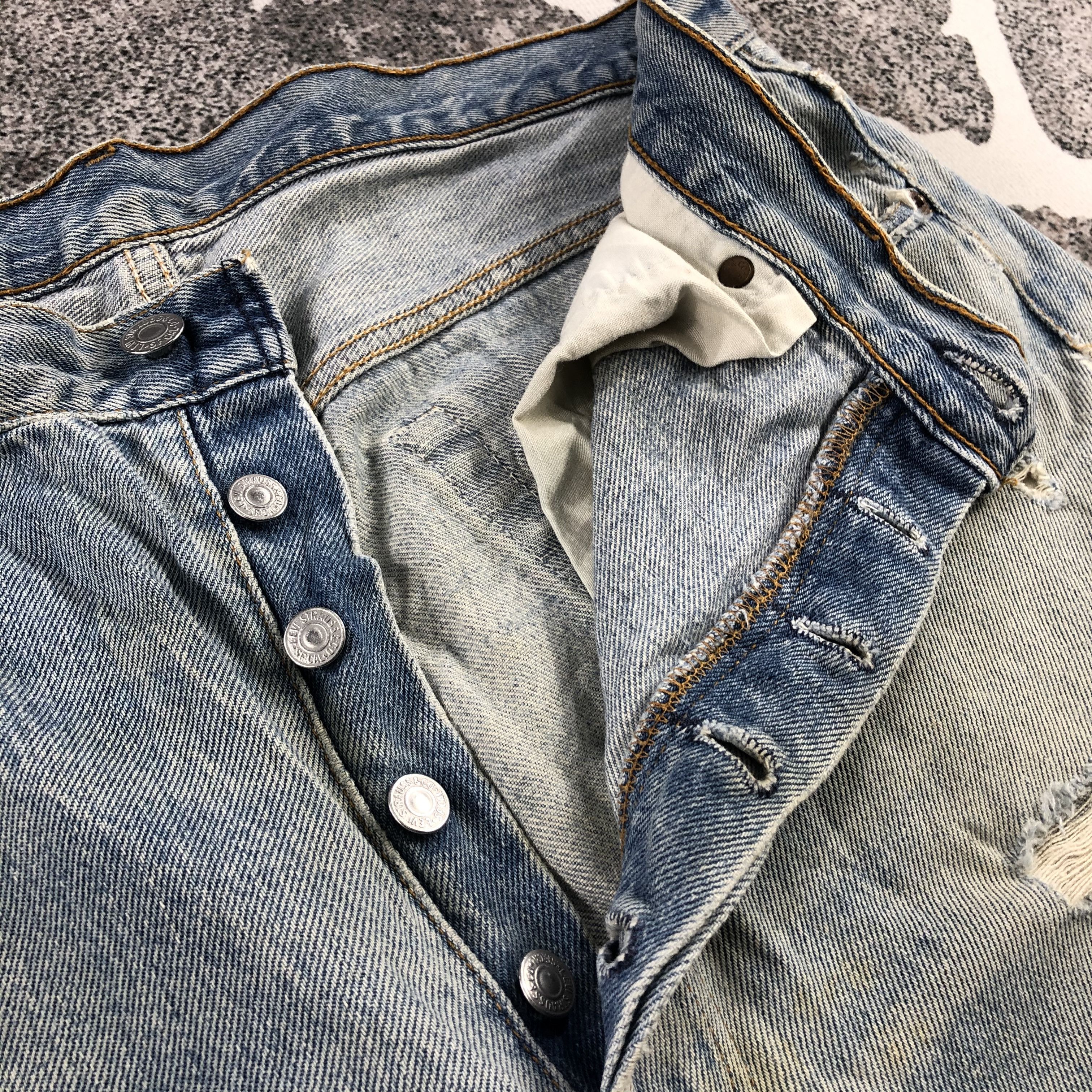 Levi's Vintage 90s Levi's 501 Jeans Distressed Denim KJ889 Size US 36 / EU 52 - 19 Thumbnail