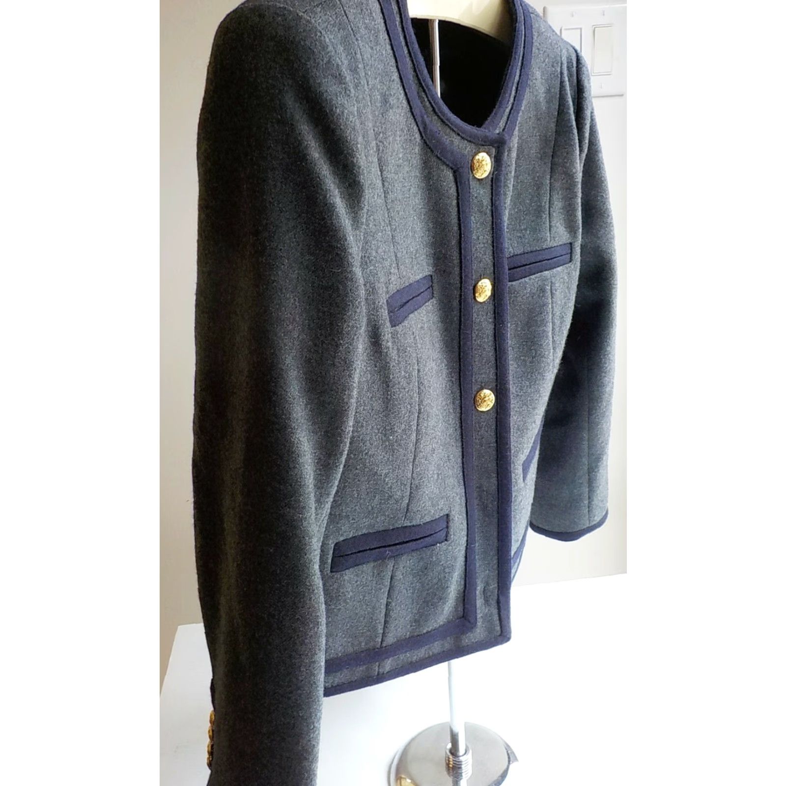 J.Crew J. Crew Wool Blazer 100% Wool Button Front Short Gray Navy Trim SZ 8 Womens Jacket Size 30" / US 8 / IT 44 - 3 Thumbnail