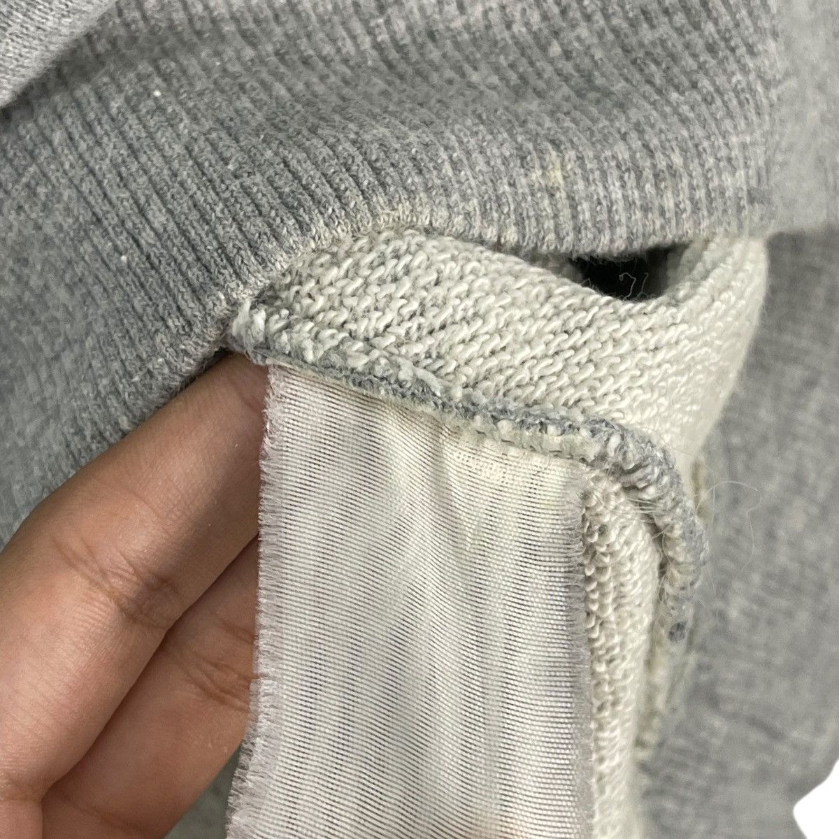 Champion × Vintage Vintage Champion Crewneck Sweatshirt Small Embroidered Logo Size 3XL / US 20-22 - 7 Thumbnail