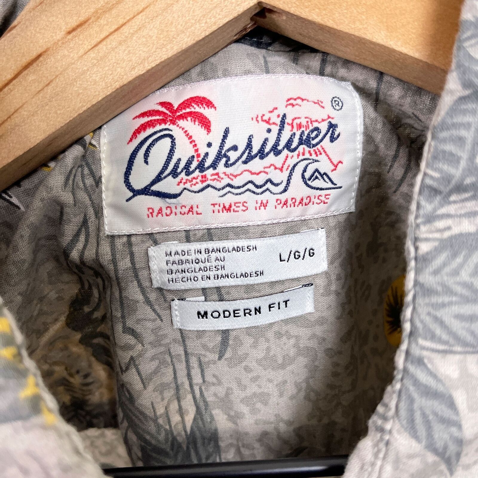 Quiksilver Quiksilver Hawaiian Shirt Gray Tropical Pineapple Mens L Size US L / EU 52-54 / 3 - 6 Thumbnail