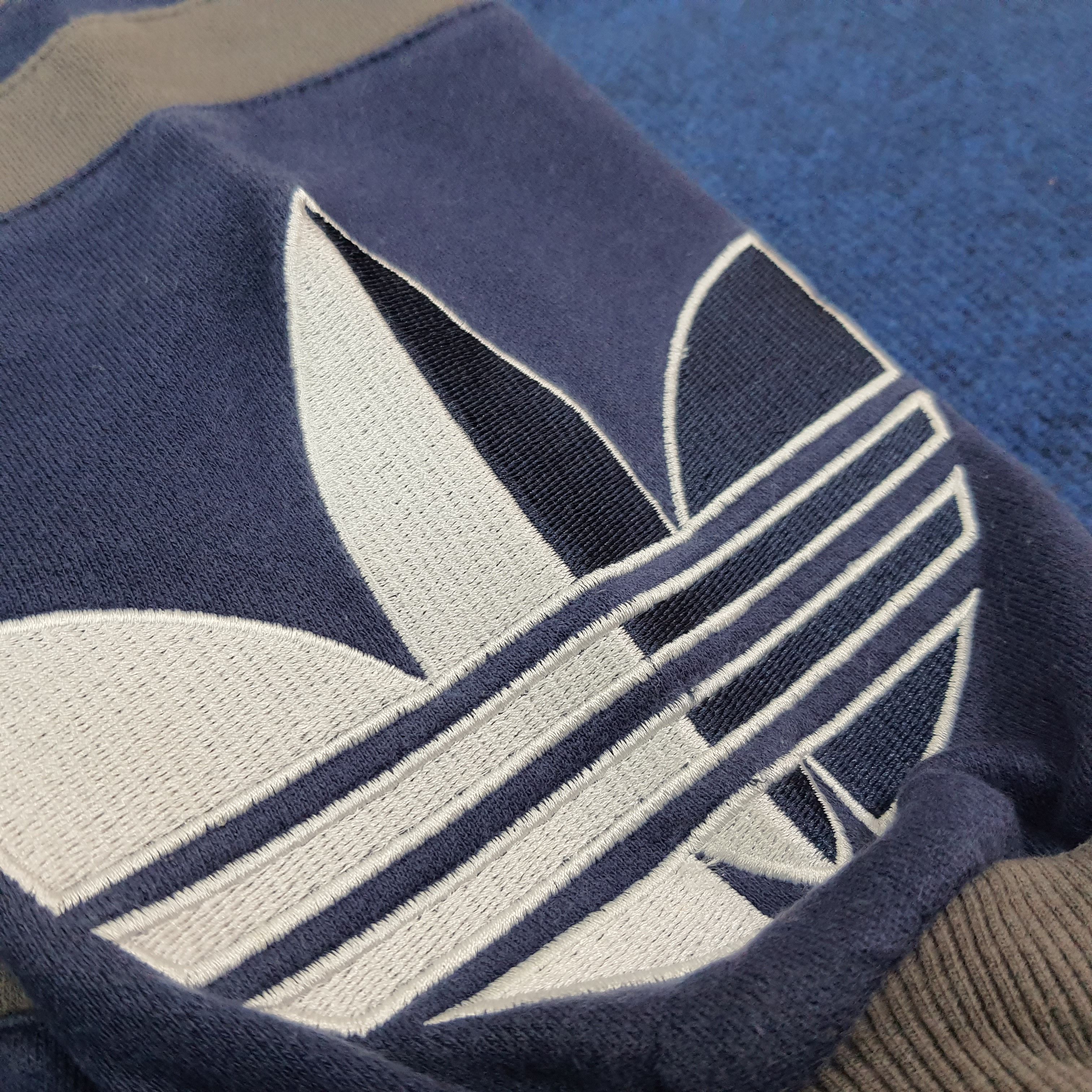 Adidas Vintage Adidas Three Stripes Retro Logo Sweatshirt C256N20 Size US M / EU 48-50 / 2 - 4 Thumbnail