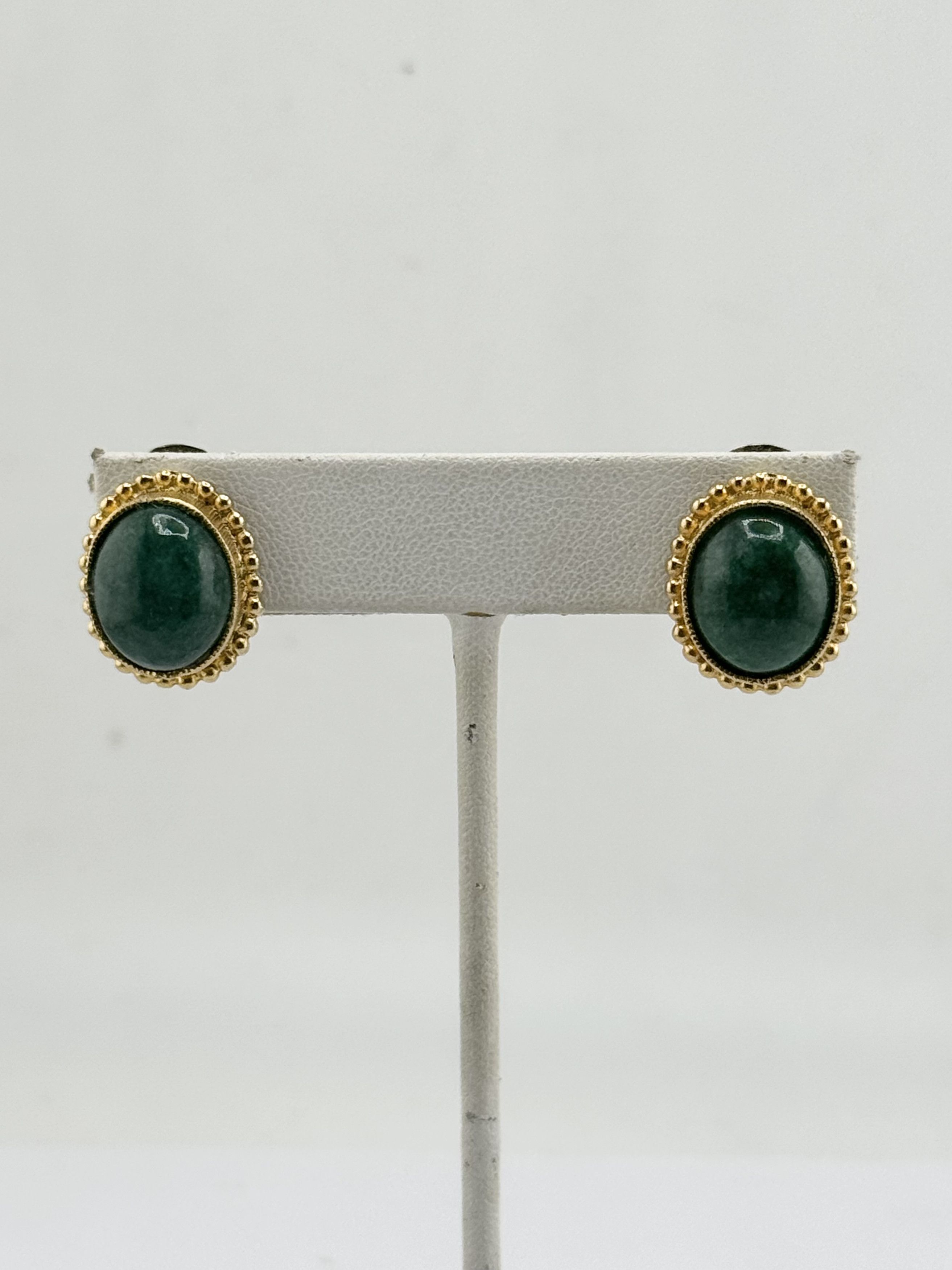 Vintage Vintage green jadeite stone clip on earrings Size ONE SIZE - 3 Thumbnail