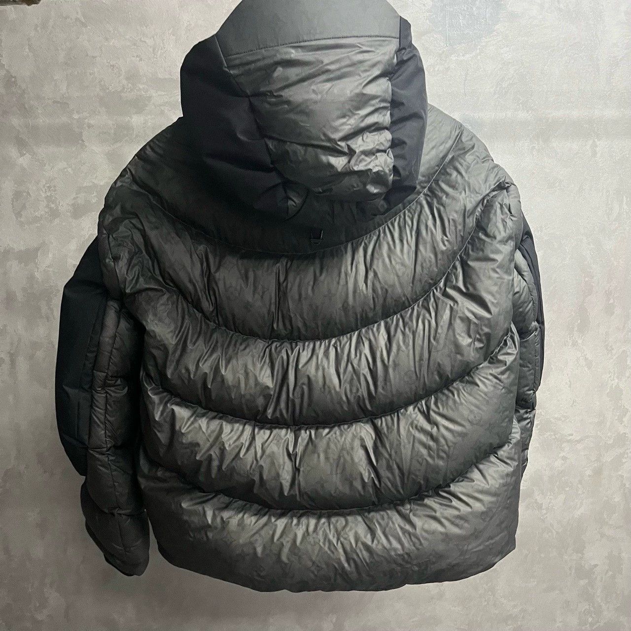Louis Vuitton louis vuitton gray puffer hooded jacket Size US L / EU 52-54 / 3 - 2 Thumbnail