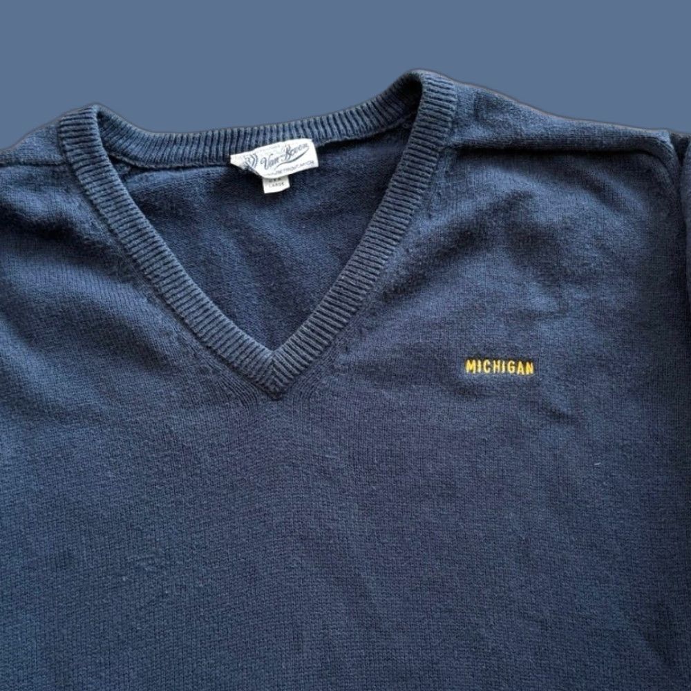 Vintage VINTAGE University Of Michigan V Neck Pullover Sweater Large Embroidered USA Shirt Mens Size US L / EU 52-54 / 3 - 1 Thumbnail