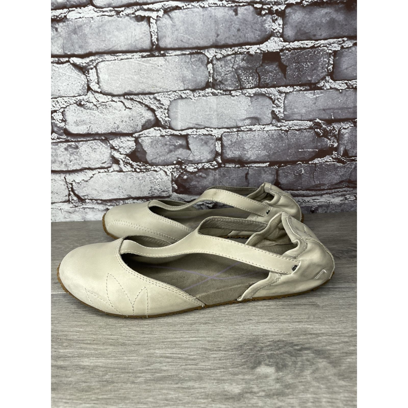 Eddie Bauer Eddie Bauer Beige Ivory Leather Closed Clogs Athletic Shoes Size US 10 / IT 40 - 1 Thumbnail