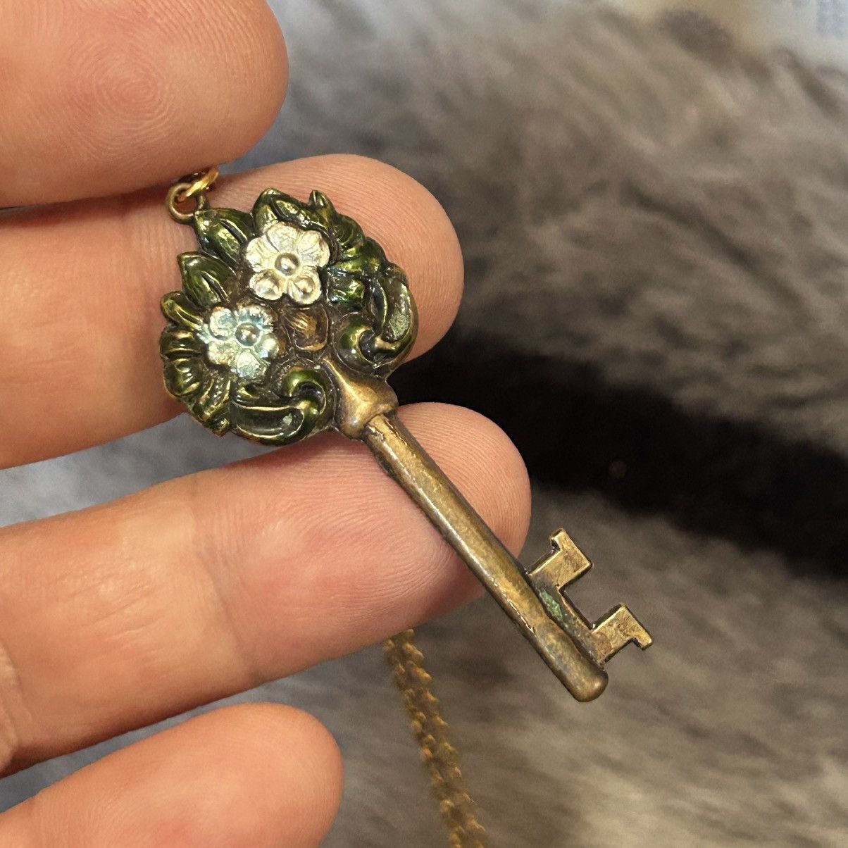 Vintage Handcrafted antique skeleton key pendant on chain necklace Size ONE SIZE - 5 Thumbnail