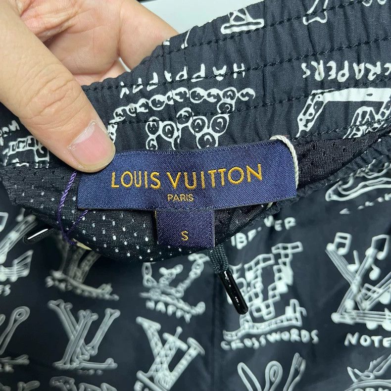 Louis Vuitton Louis Vuitton size s Gesture printed shorts 2504-Nextarrow Size US 28 / EU 44 - 3 Thumbnail