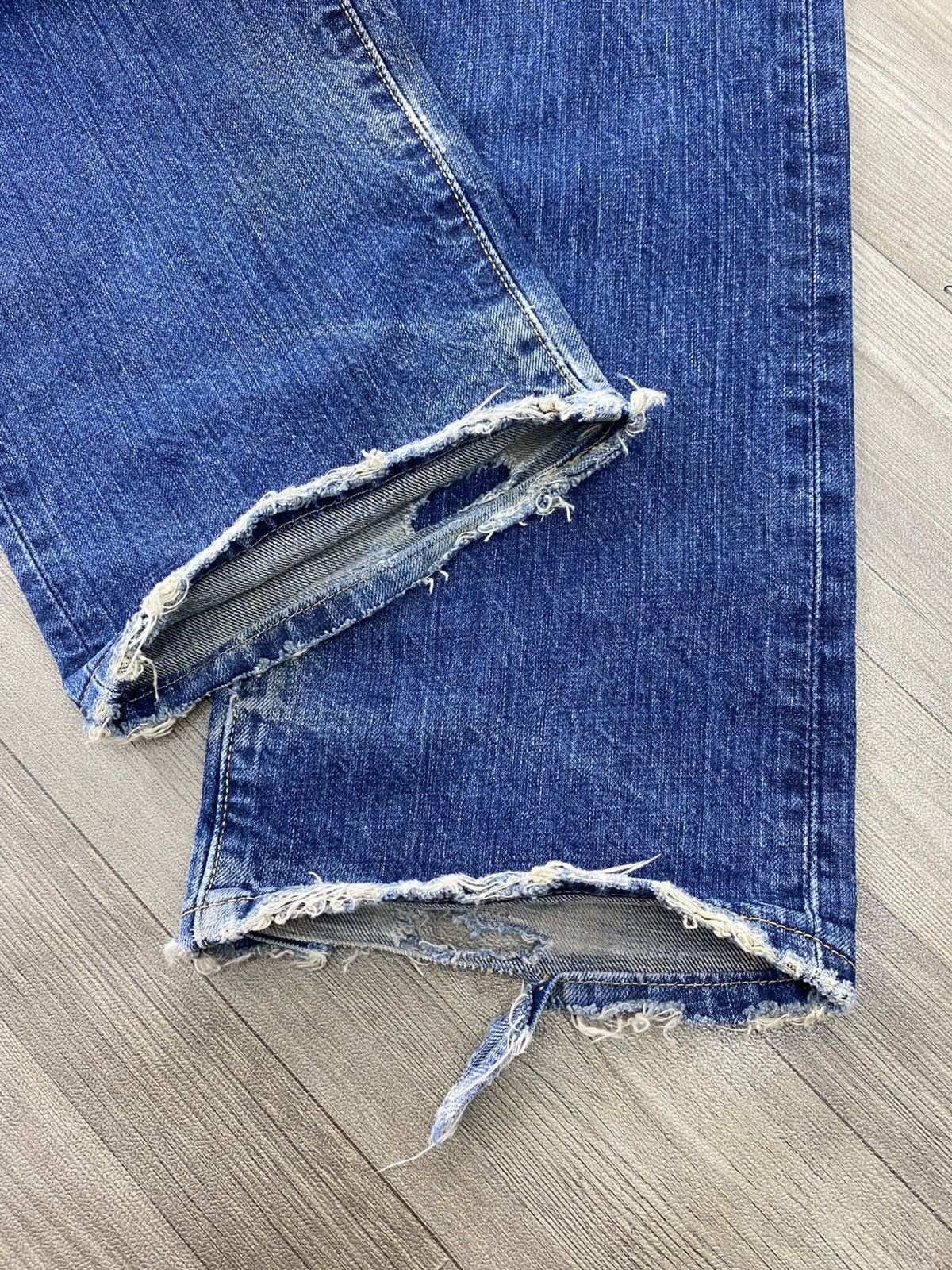 Levi's Vintage Clothing 00s Vintage Levis 501 Distressed Straight 32x33 Faded Jeans Size US 30 / EU 46 - 8 Thumbnail