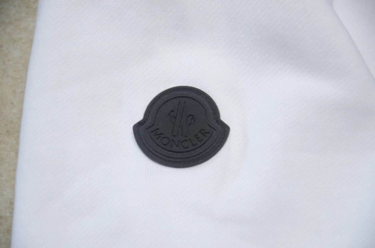 Moncler Moncler White Abstract Print Black Badge Sweatshirt Size US S / EU 44-46 / 1 - 7 Thumbnail