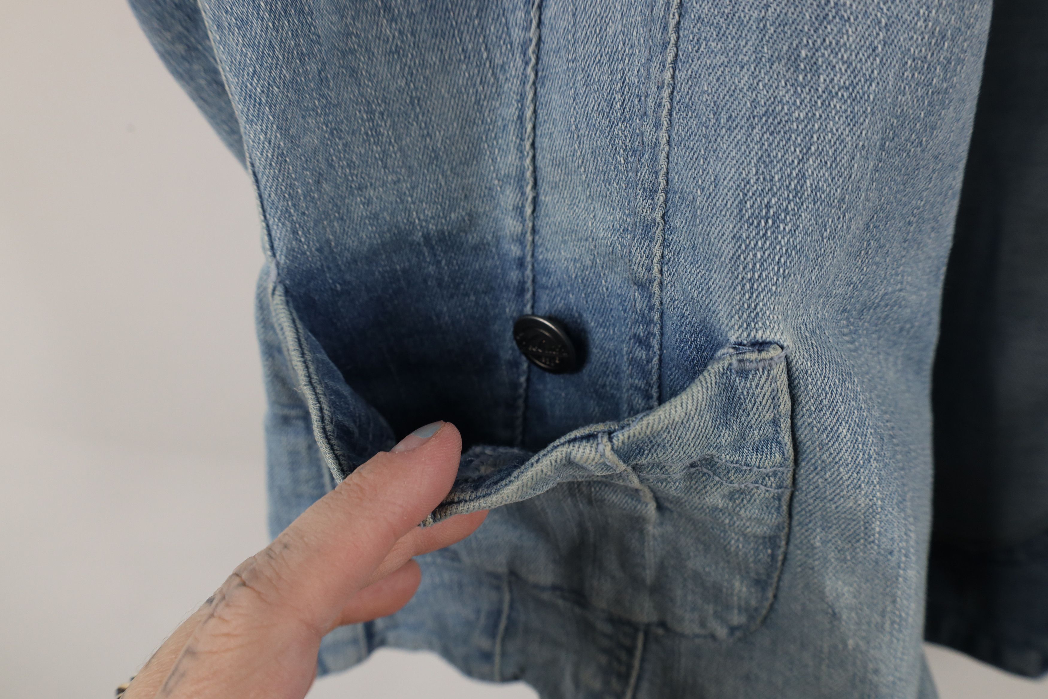 Vintage × Woolrich Woolen Mills Vintage 90s Woolrich Spell Out Denim Jean Vest Jacket Blue Size XL / US 12-14 / IT 48-50 - 5 Thumbnail