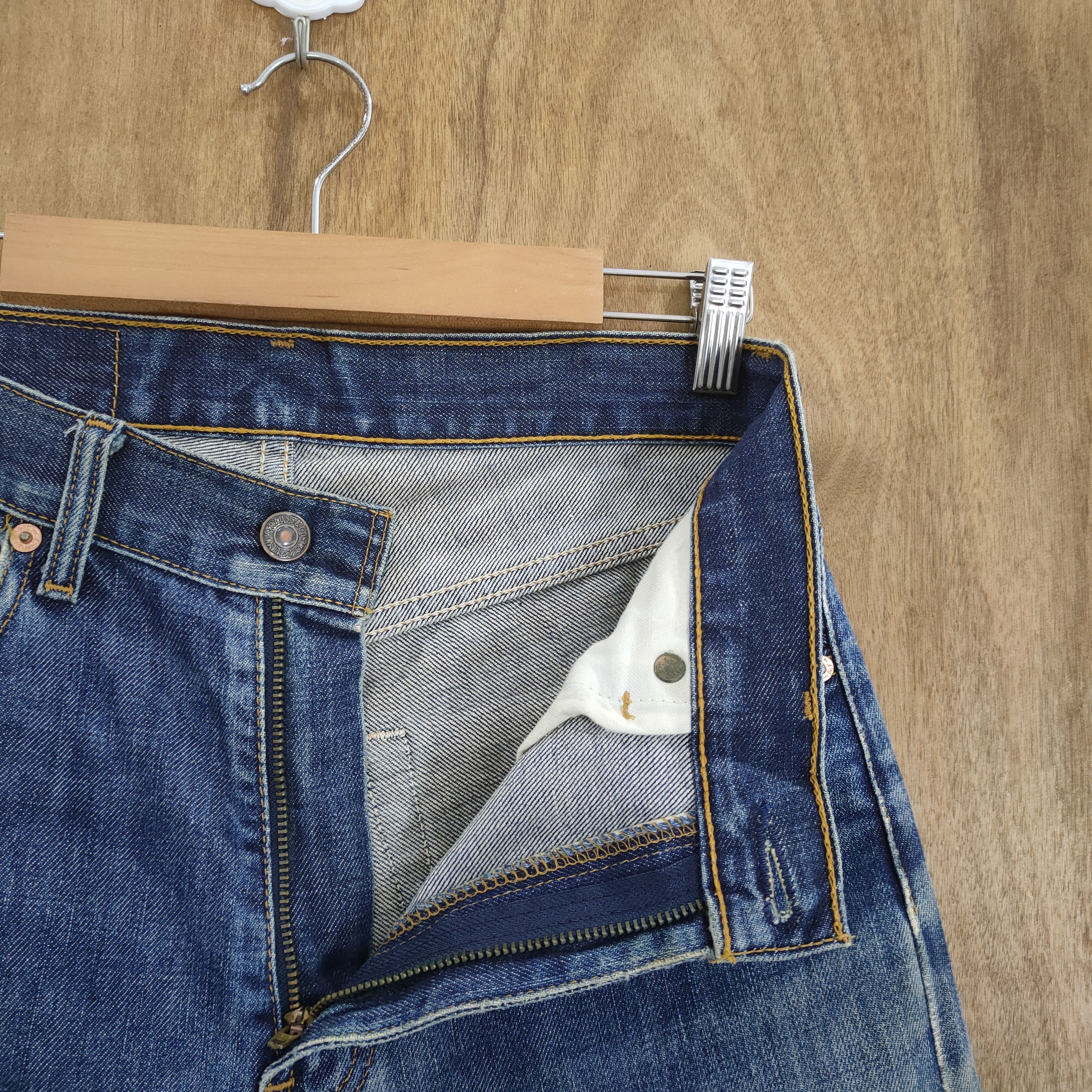 Levi's Vintage Clothing VINTAGE LEVI'S 505 FADED DISTRESSED DENIM JEANS PANTS Size US 28 / EU 44 - 2 Thumbnail