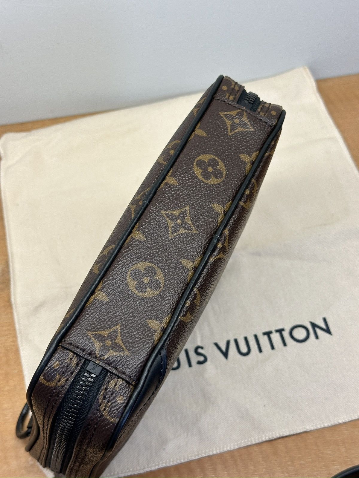 Louis Vuitton Louis Vuitton Utility Front Bag Size ONE SIZE - 7 Thumbnail