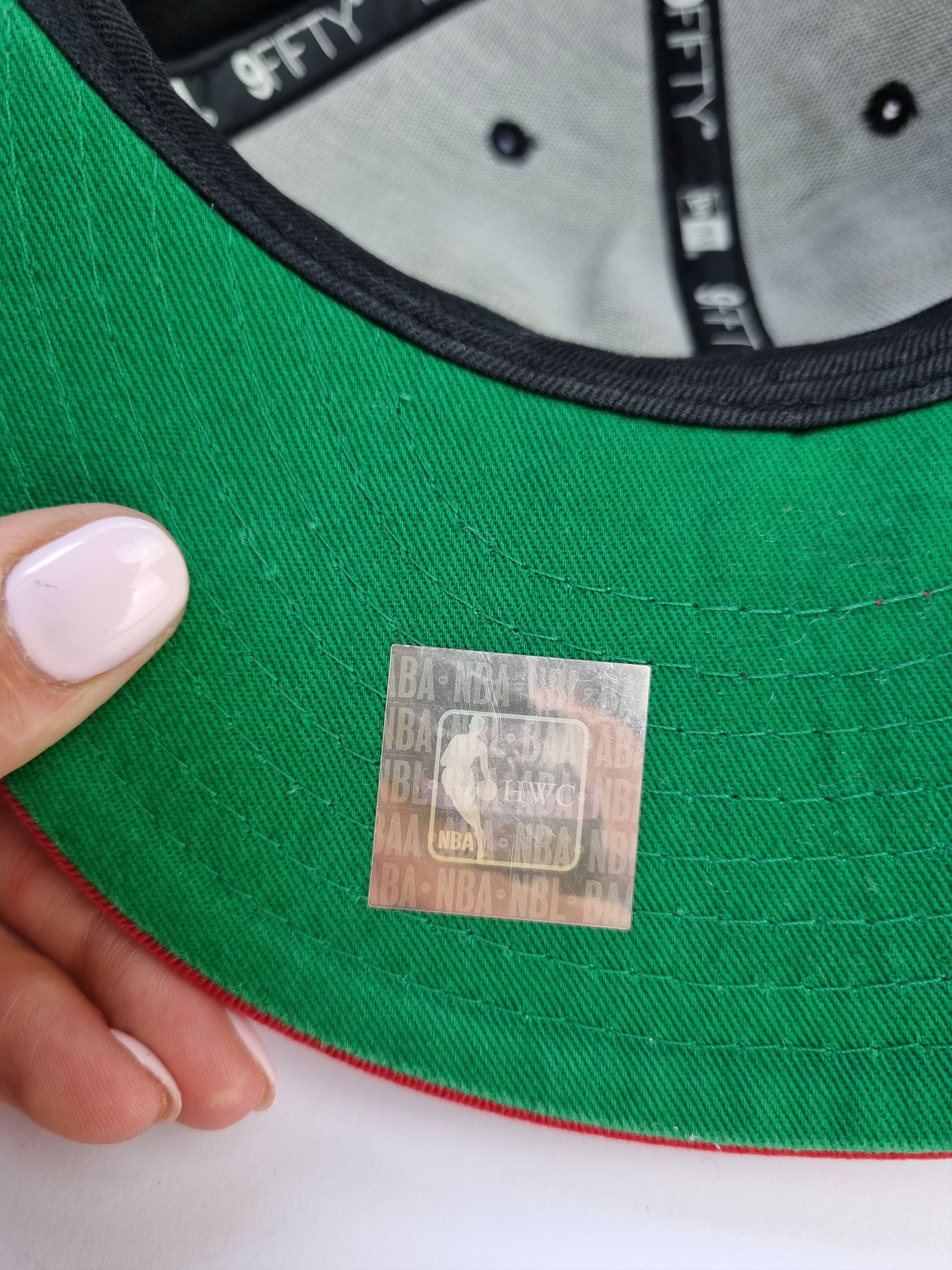 NBA × Vintage Spellout Big Logo Chicago Bulls Vintage Rare Cap Size ONE SIZE - 14 Thumbnail