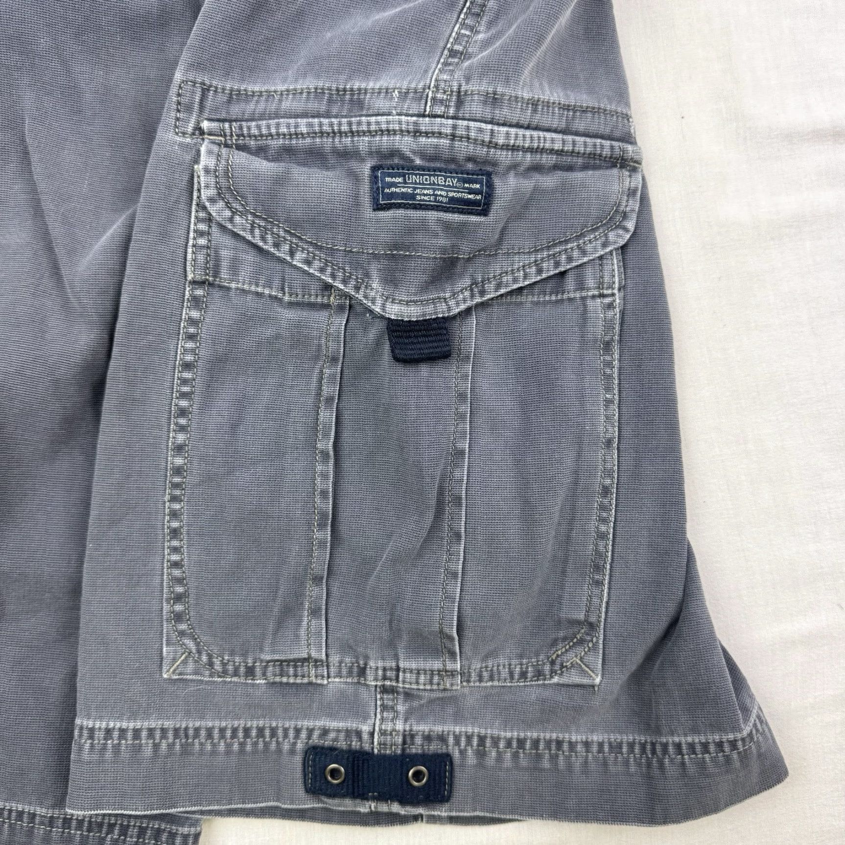 Vintage VINTAGE UNIONBAY Cargo Shorts Men 33 Gray Pockets Hipster Grunge 90s Y2K Casual Size US 33 - 4 Thumbnail
