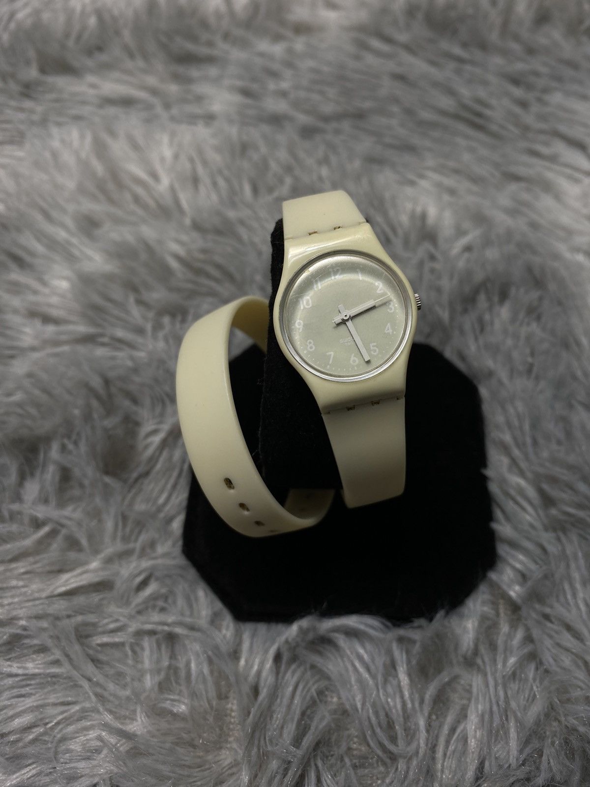 Swatch Creamy Beige Quartz Watch Swiss Made in White, Men's