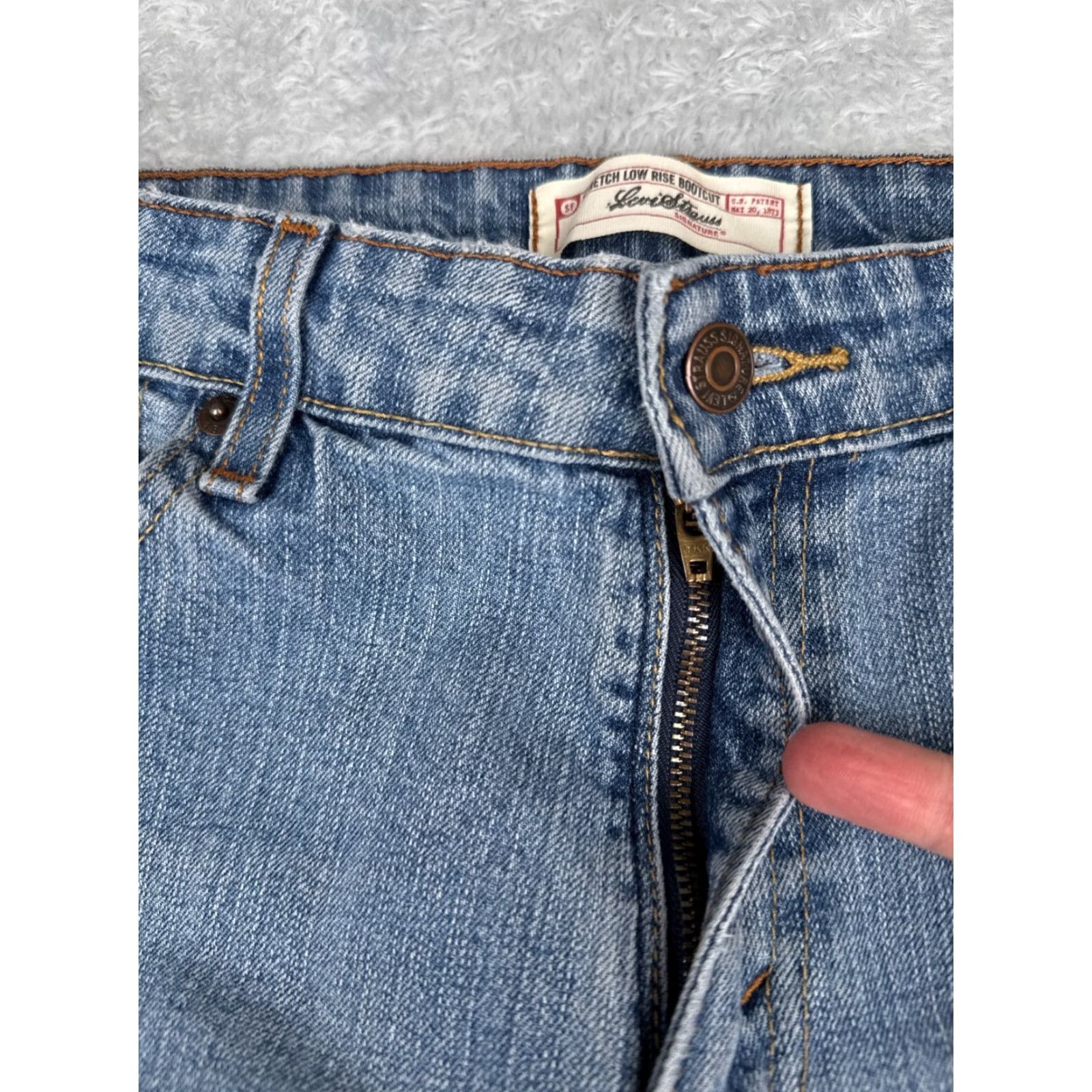 Levi's Levis Jeans Womens 12 Blue Denim Stretch Low Rise Bootcut Cotton Blend 34x31 Size 34" / US 12 / IT 48 - 5 Thumbnail