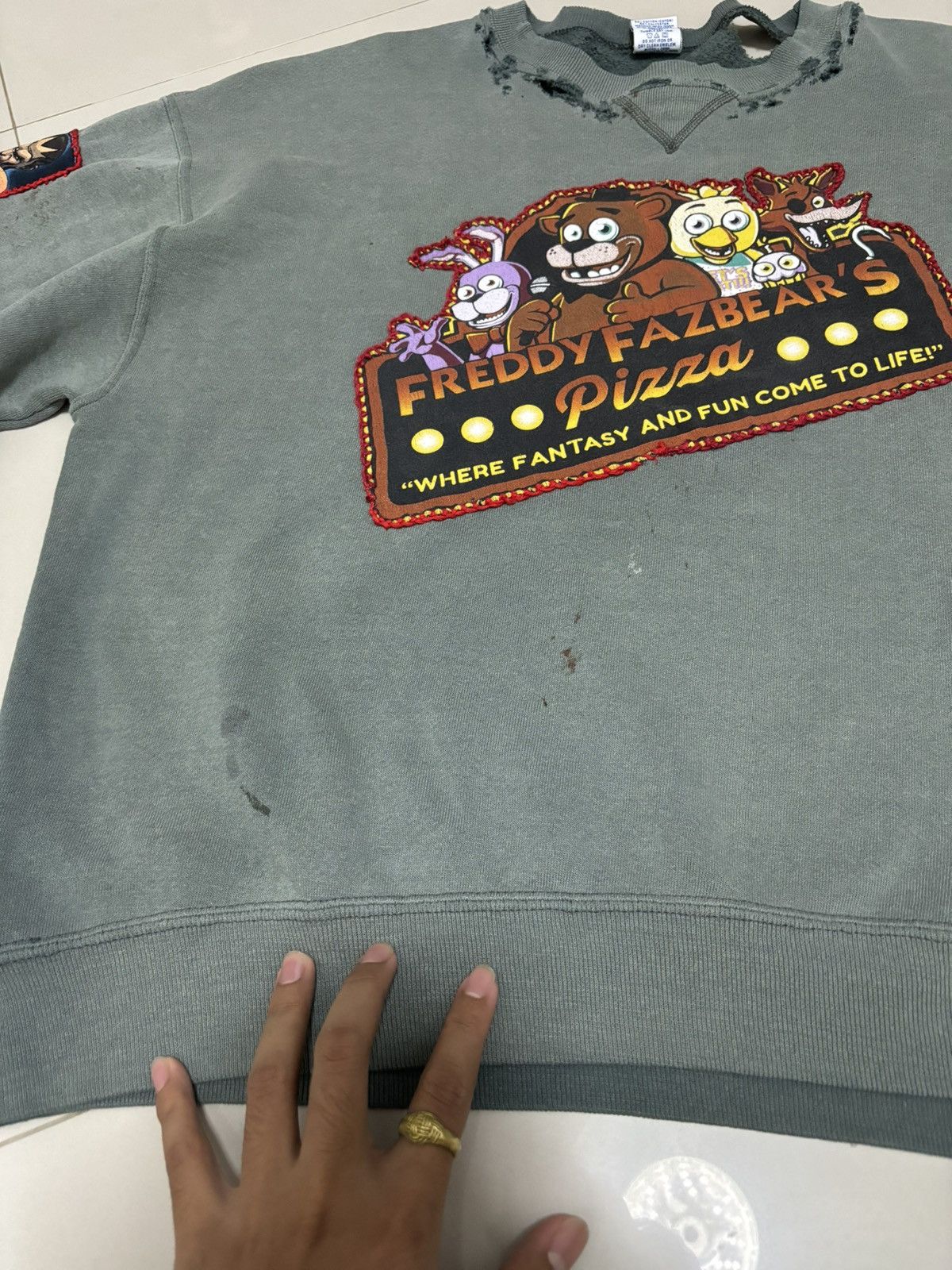 Vintage 1 of 1 Custom Freddy X Street Fighter Thrashed Sweatshirt Size US L / EU 52-54 / 3 - 18 Thumbnail