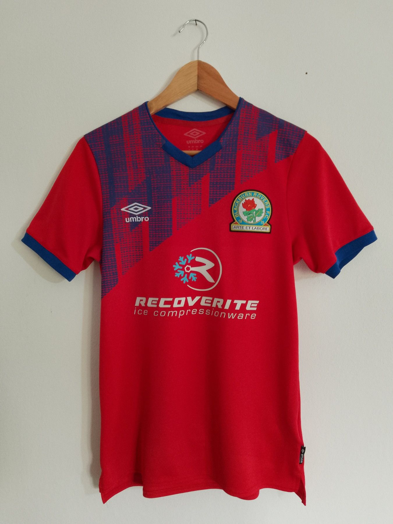 Umbro Blackburn Rovers 2020-2021 away jersey - Umbro - Size S Size US S / EU 44-46 / 1 - 3 Thumbnail