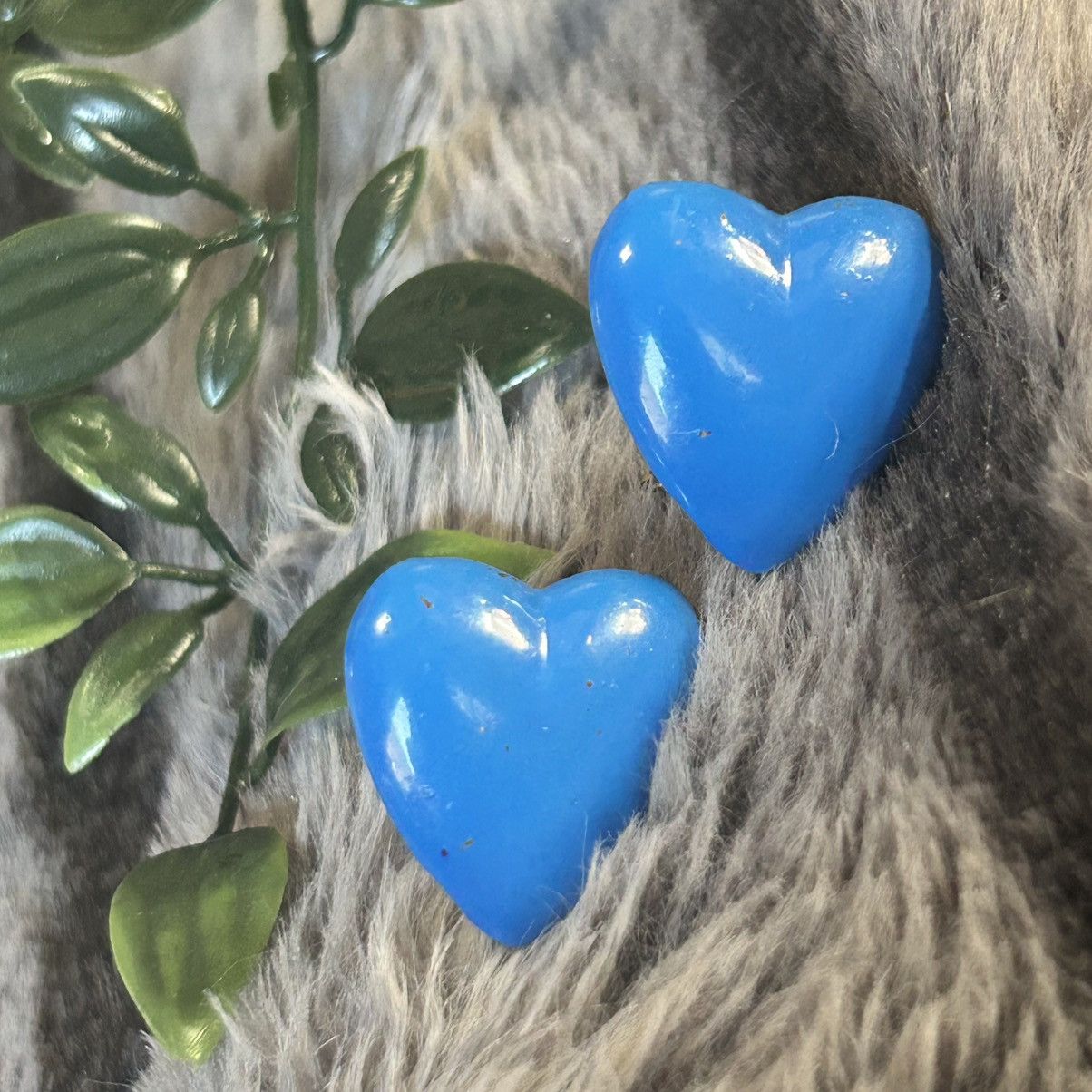 Vintage Vintage 70s-80s blue painted heart clip on earrings Size ONE SIZE - 1 Thumbnail