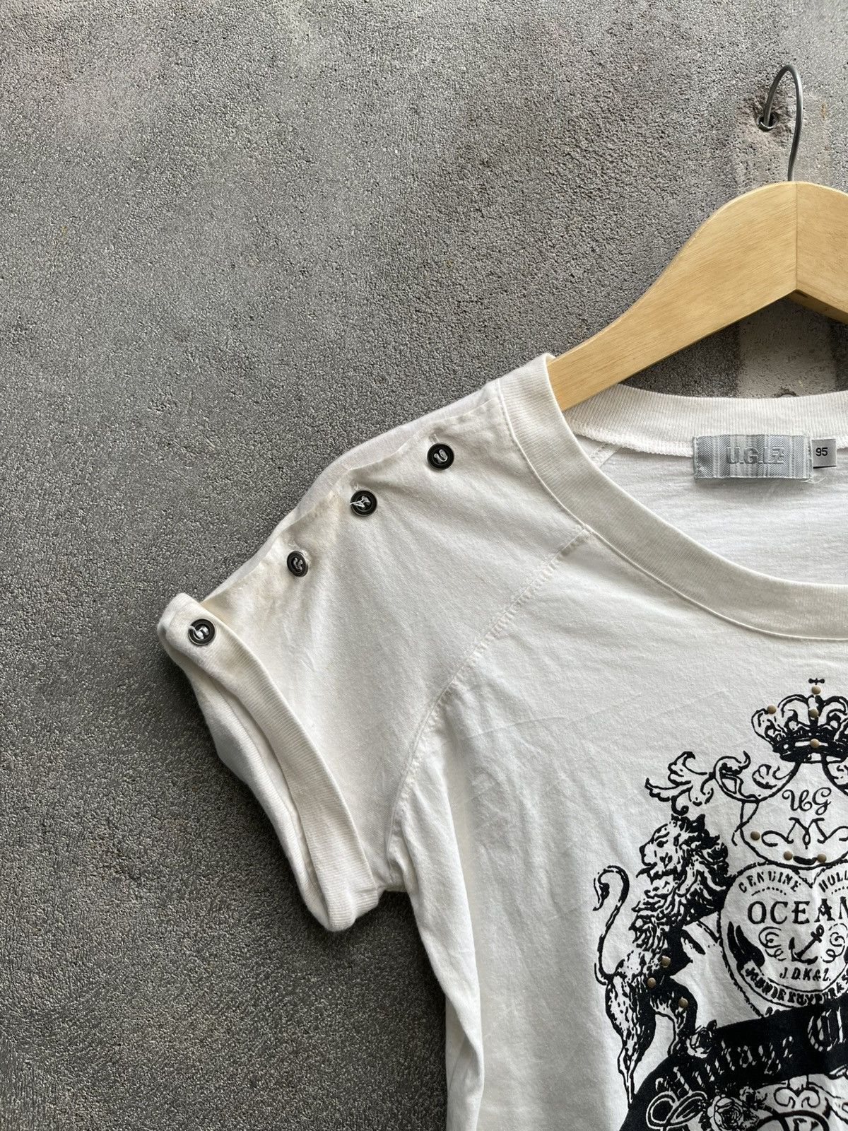 If Six Was Nine U.G.I.Z White Crest Graphic Tee – Gothic Royal Punk Japan Size US XS / EU 42 / 0 - 3 Thumbnail