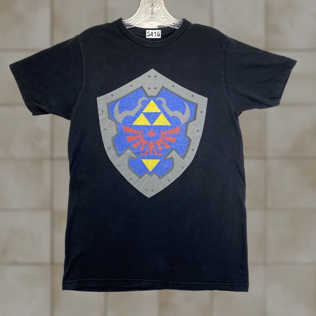 Vintage The Legend of Zelda Hylian Shield Black Graphic Tee M/S Unisex Video Game Size US M / EU 48-50 / 2 - 1 Thumbnail