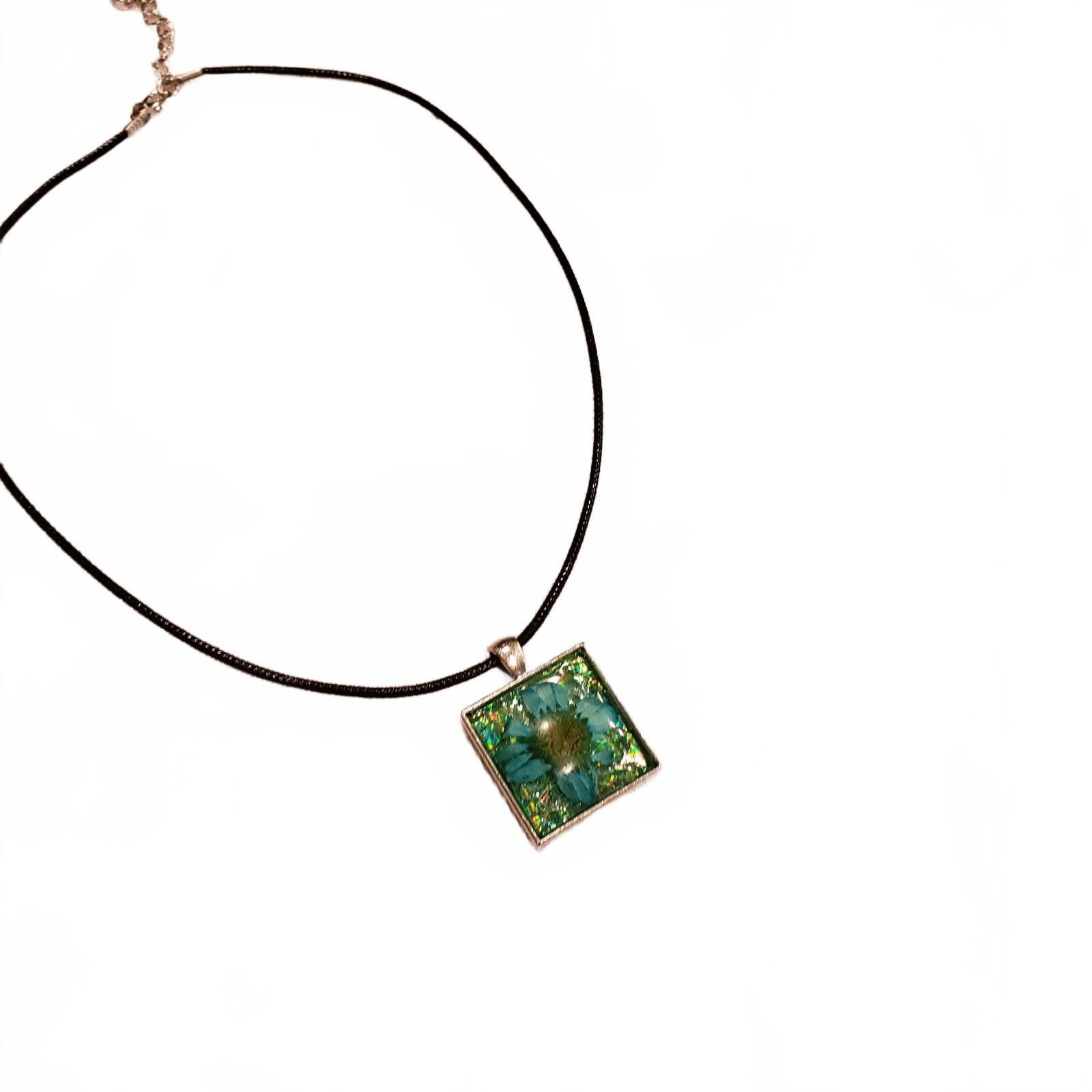 Designer Stunning Floral Resin Pendant Necklace Size ONE SIZE - 5 Thumbnail