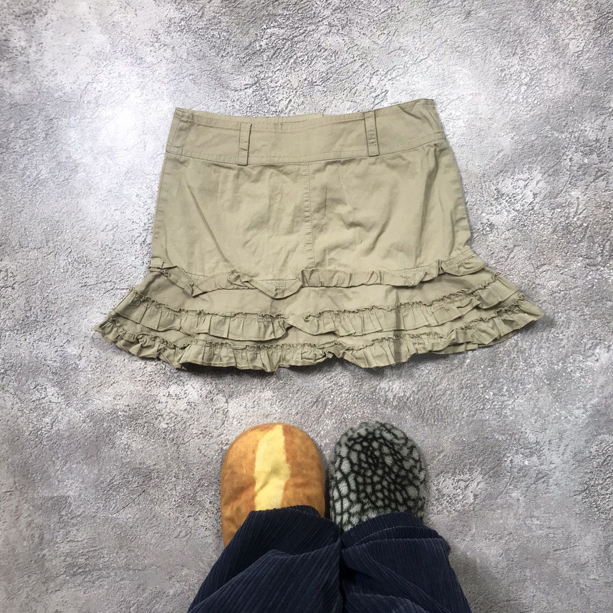Vintage Vintage Y2K Khaki Mini Skirt Ruffle Avant Garde Streetwear 2 Size 29" - 3 Thumbnail