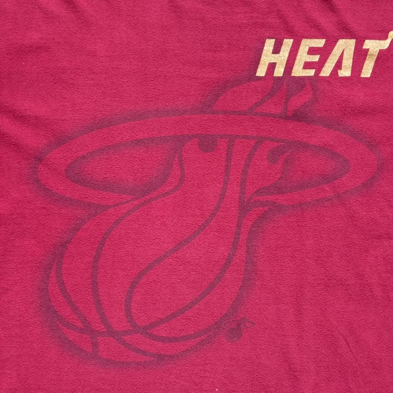 NBA UNK X NBA Miami Heat Vintage Y2K Faded Graphic T-shirt Size US L / EU 52-54 / 3 - 3 Thumbnail
