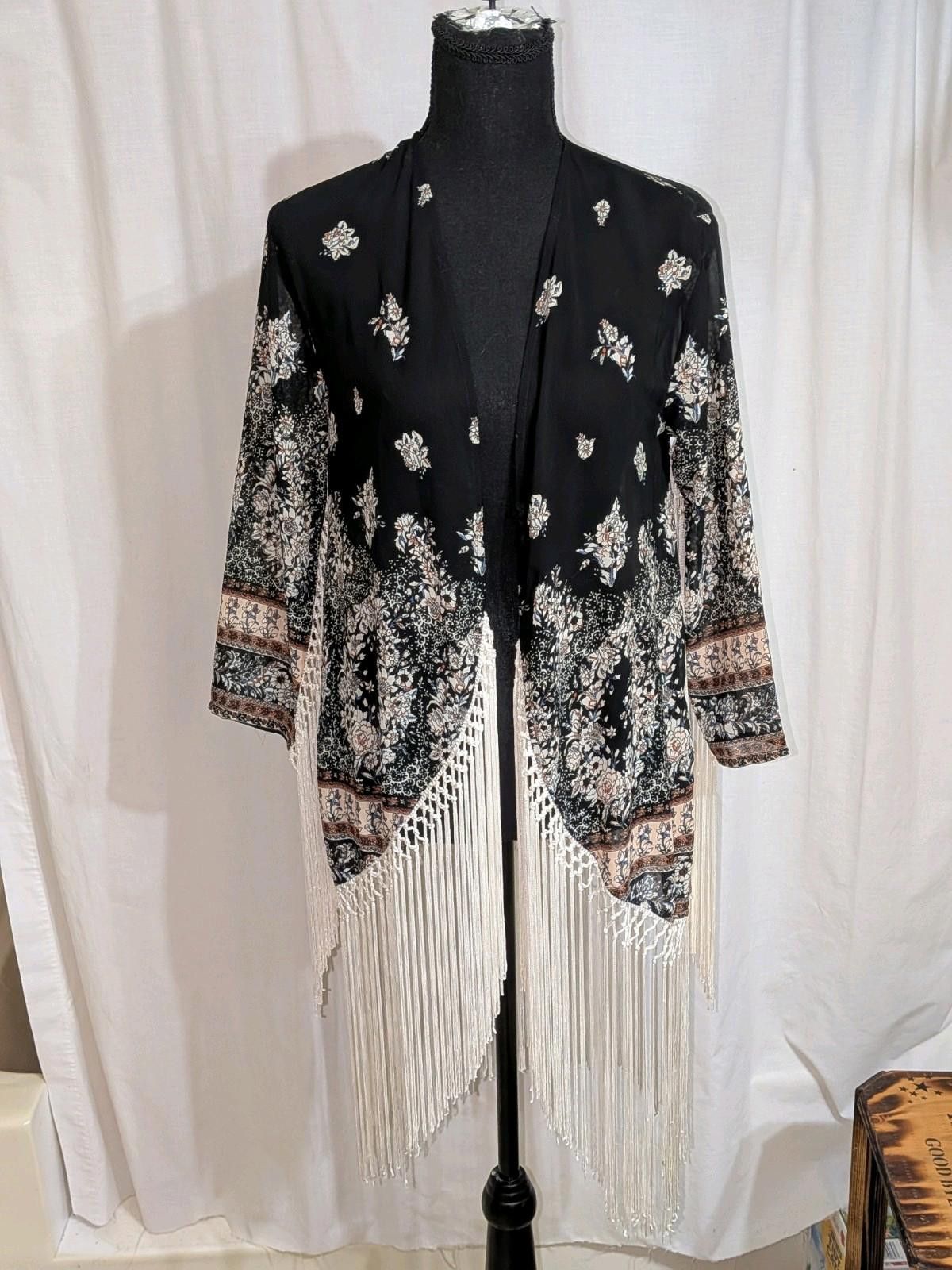 Abercrombie & Fitch Abercrombie & Fitch Floral Boho Cover Up Macrame Fringe XS Size XS / US 0-2 / IT 36-38 - 1 Thumbnail