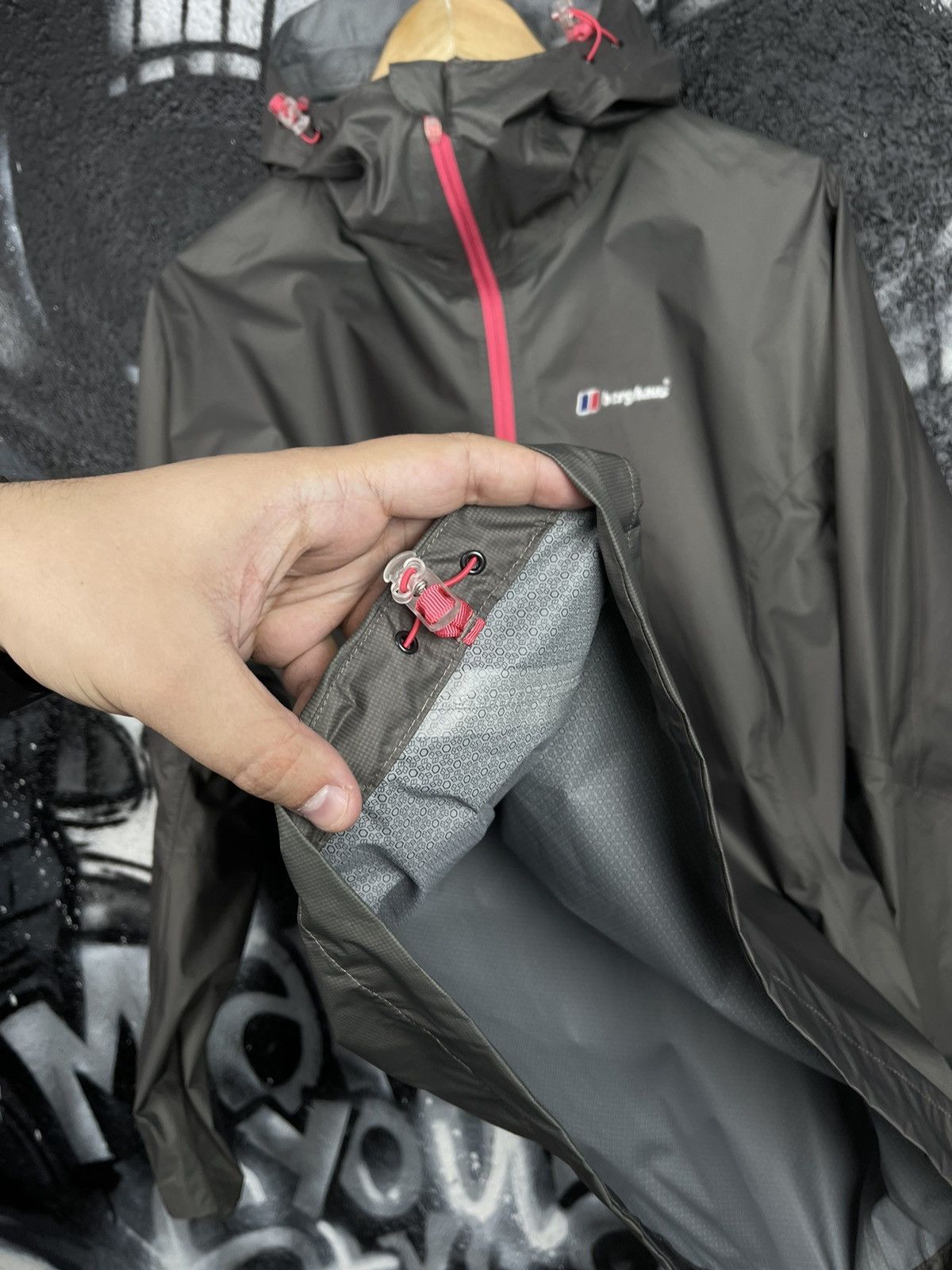 Berghaus Berghaus AQ 2.5 Raincoat Anorak Jacket Woman’s Size 18 Size XL / US 12-14 / IT 48-50 - 11 Thumbnail