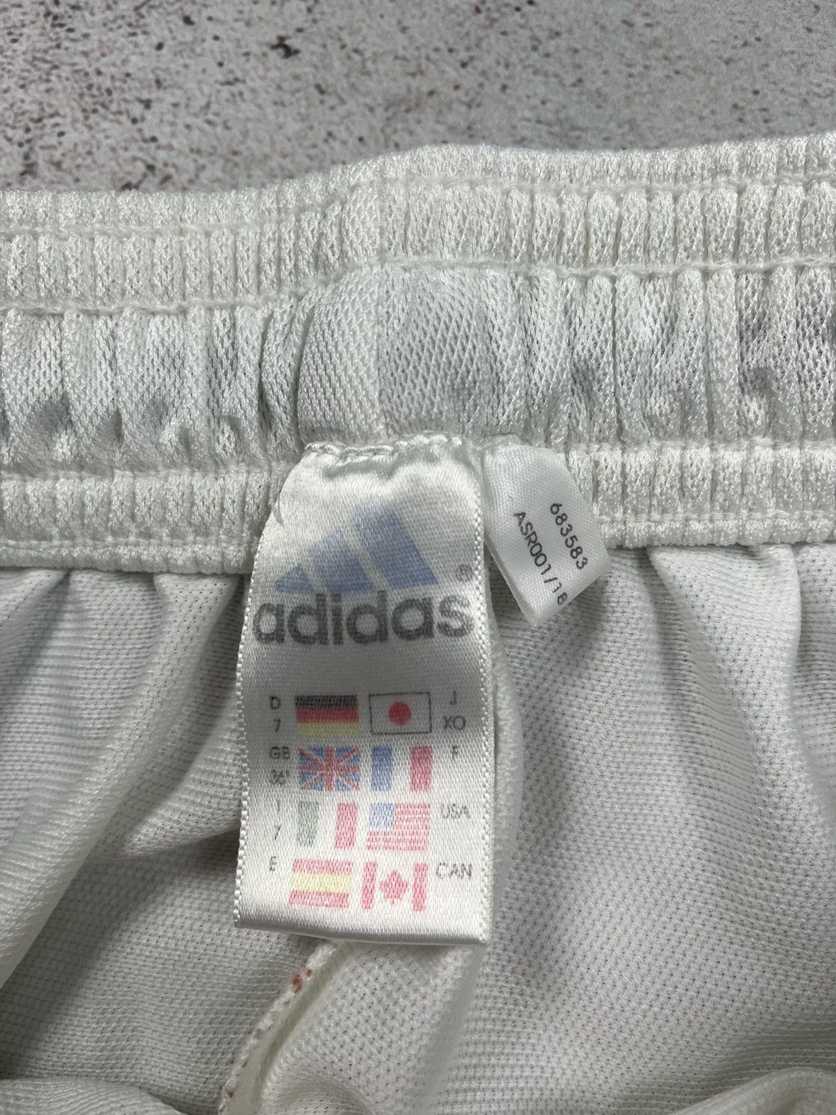 Adidas × Vintage ADIDAS FC BAYERN MUNCHEN 1999/2000 FOOTBALL SHORTS VINTAGE Size US 36 / EU 52 - 4 Thumbnail